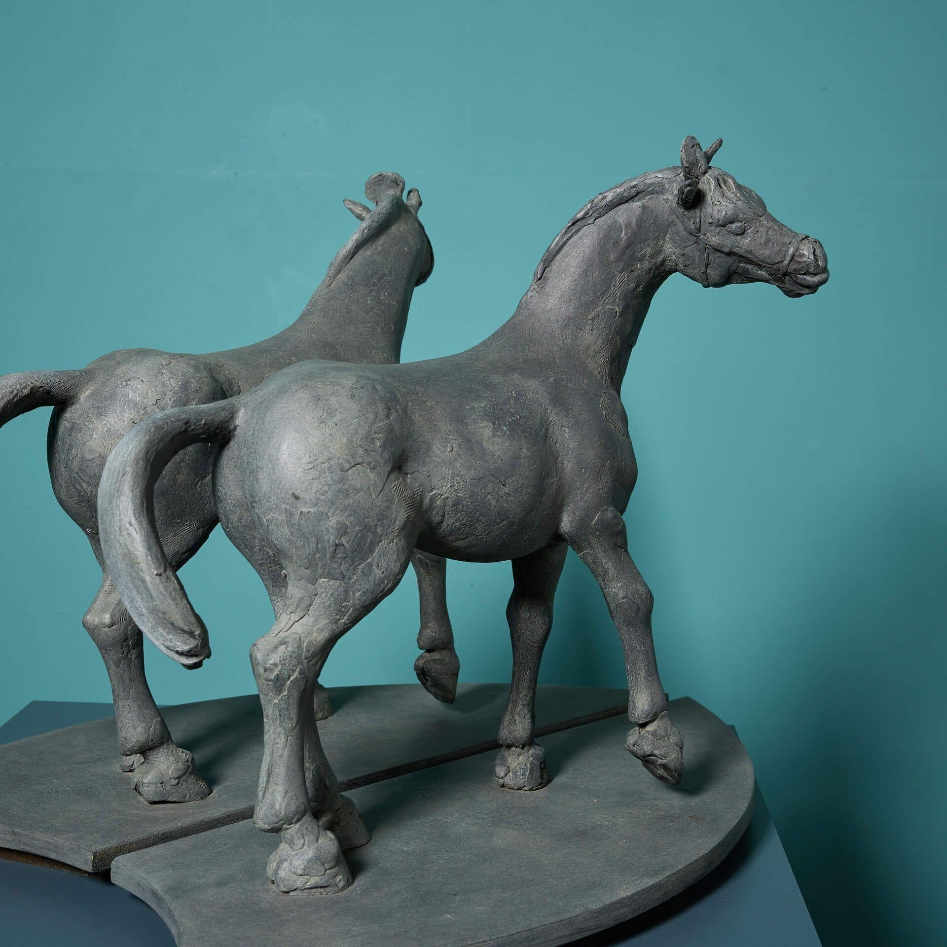 John W. Mills (1933-2023) Due sculture di cavallo Tang Dynasty in vendita 1