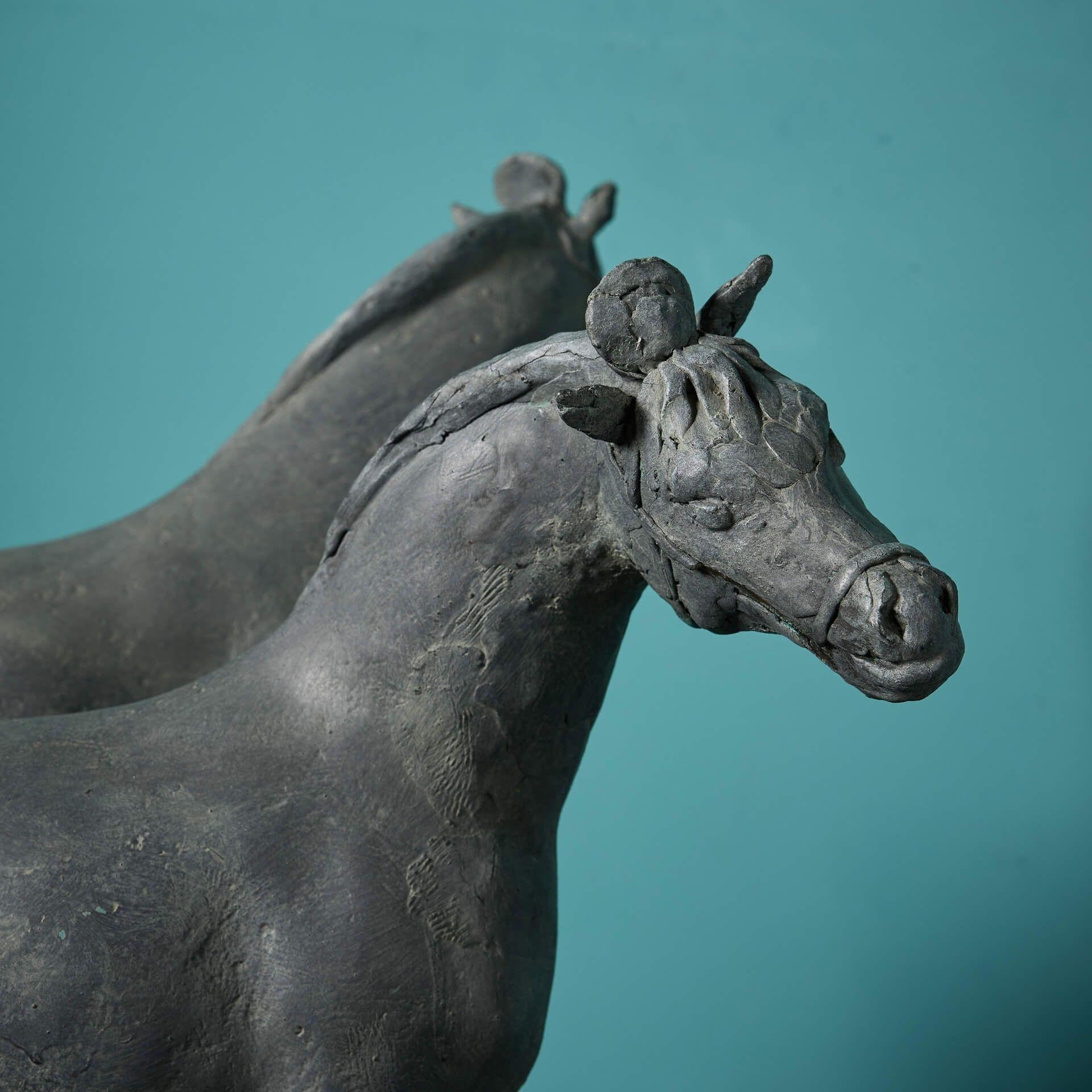 John W. Mills (1933-2023) Due sculture di cavallo Tang Dynasty in vendita 2