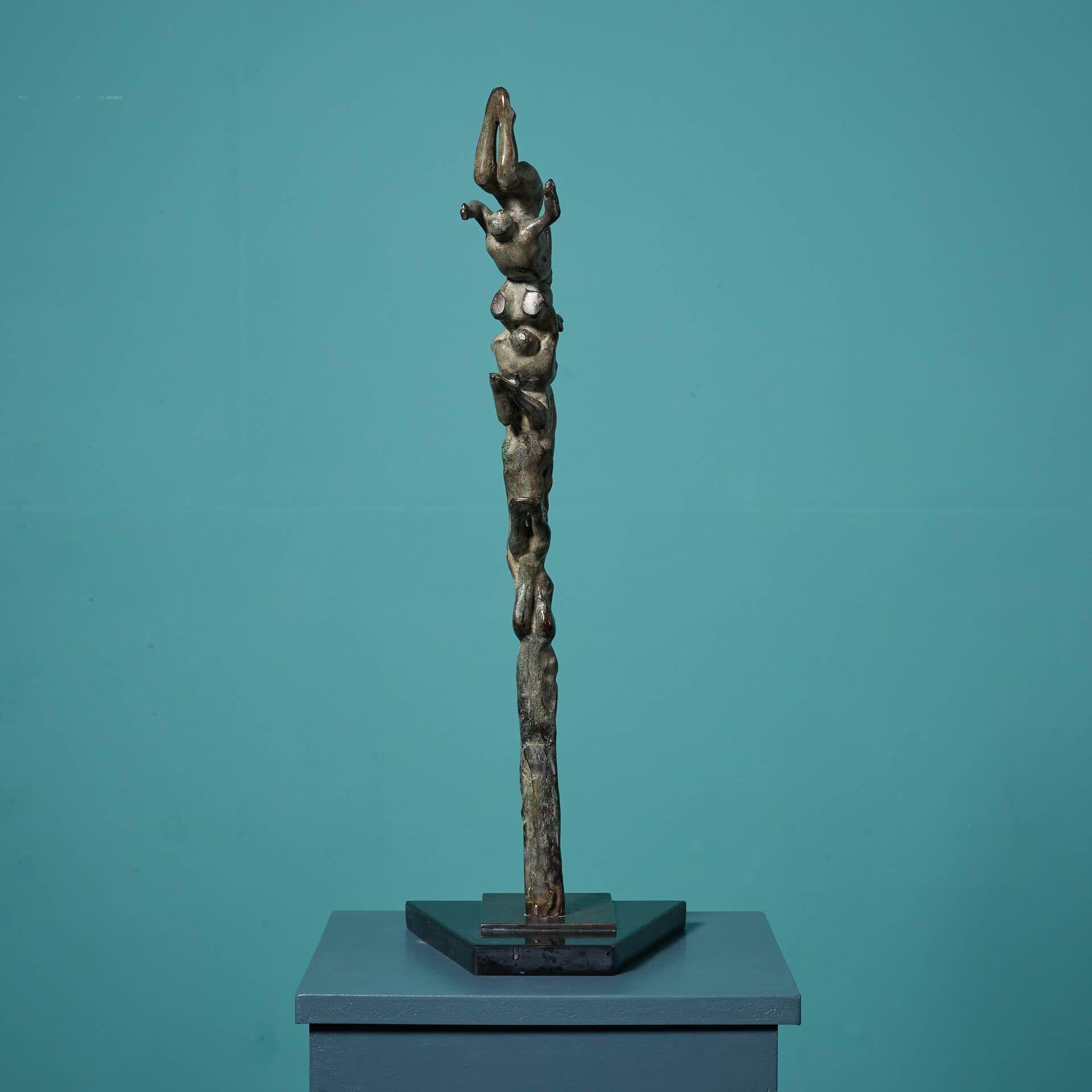 Inglese John W. Mills (1933-2023) Scultura unica di grandi dimensioni in bronzo di un sommozzatore in vendita