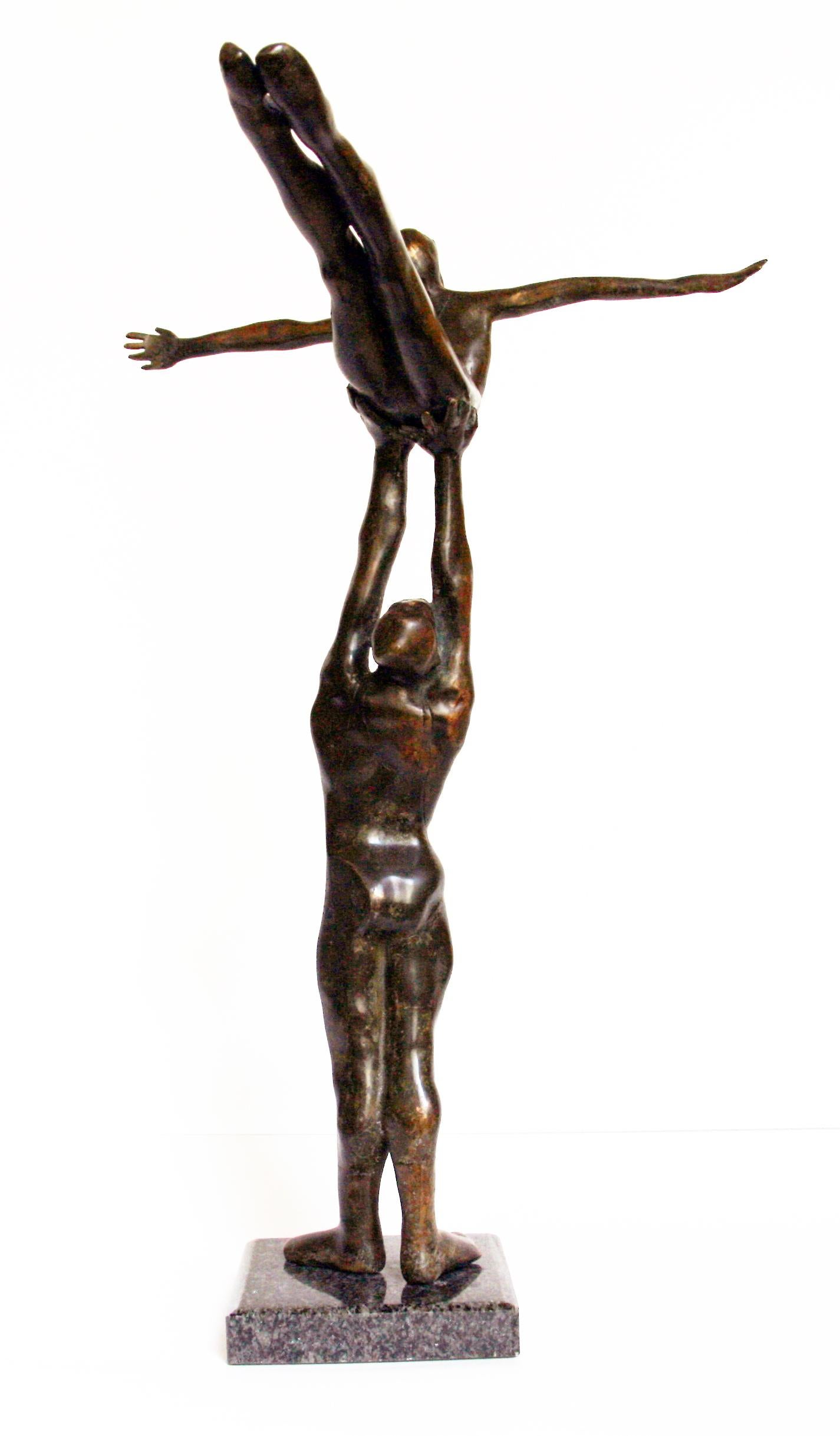 Alvin Ailey – Sculpture von John W. Mills