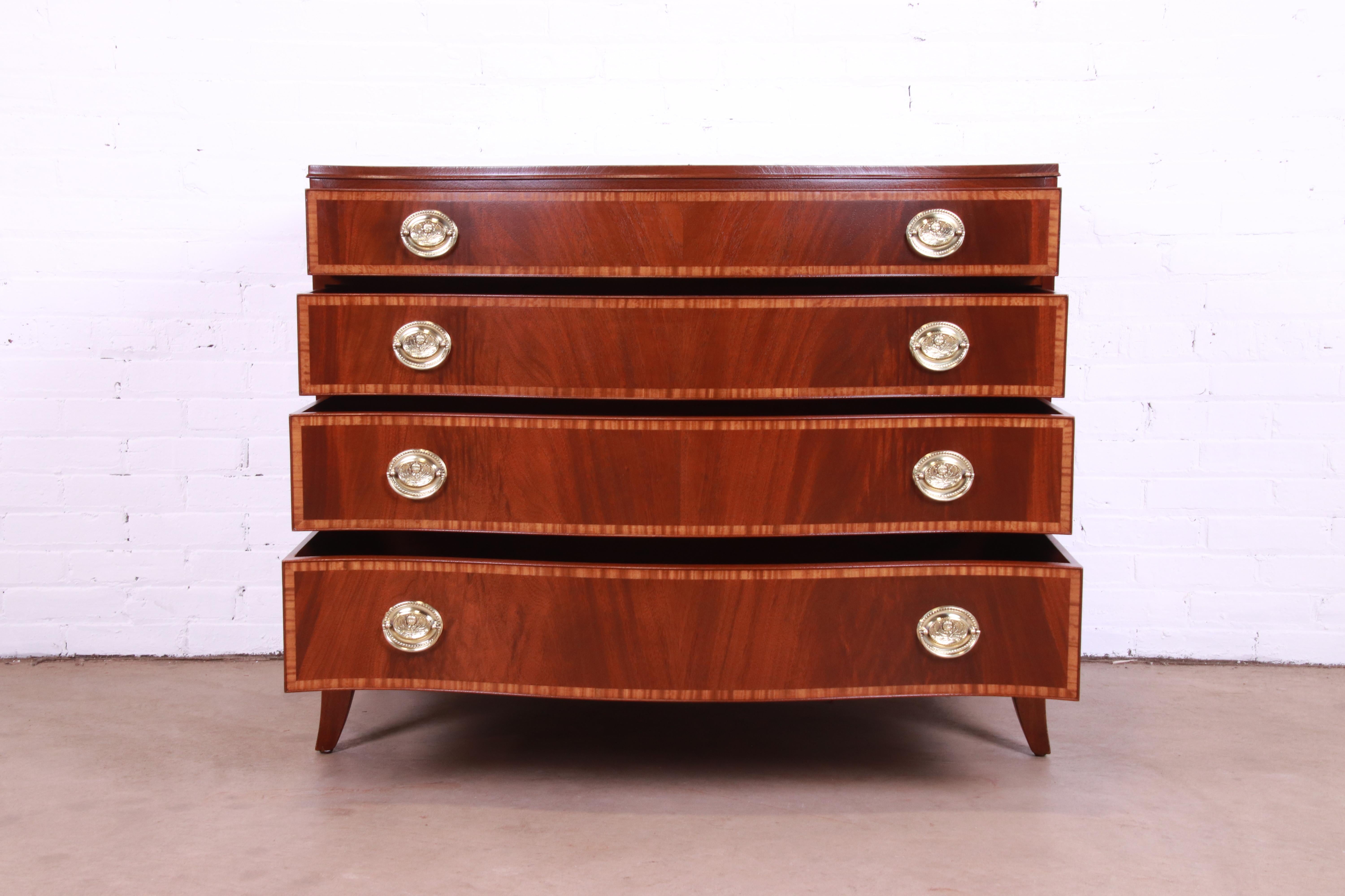 John Wanamaker Georgian Serpentine Front Mahogany Chest of Drawers, Refinished In Good Condition In South Bend, IN