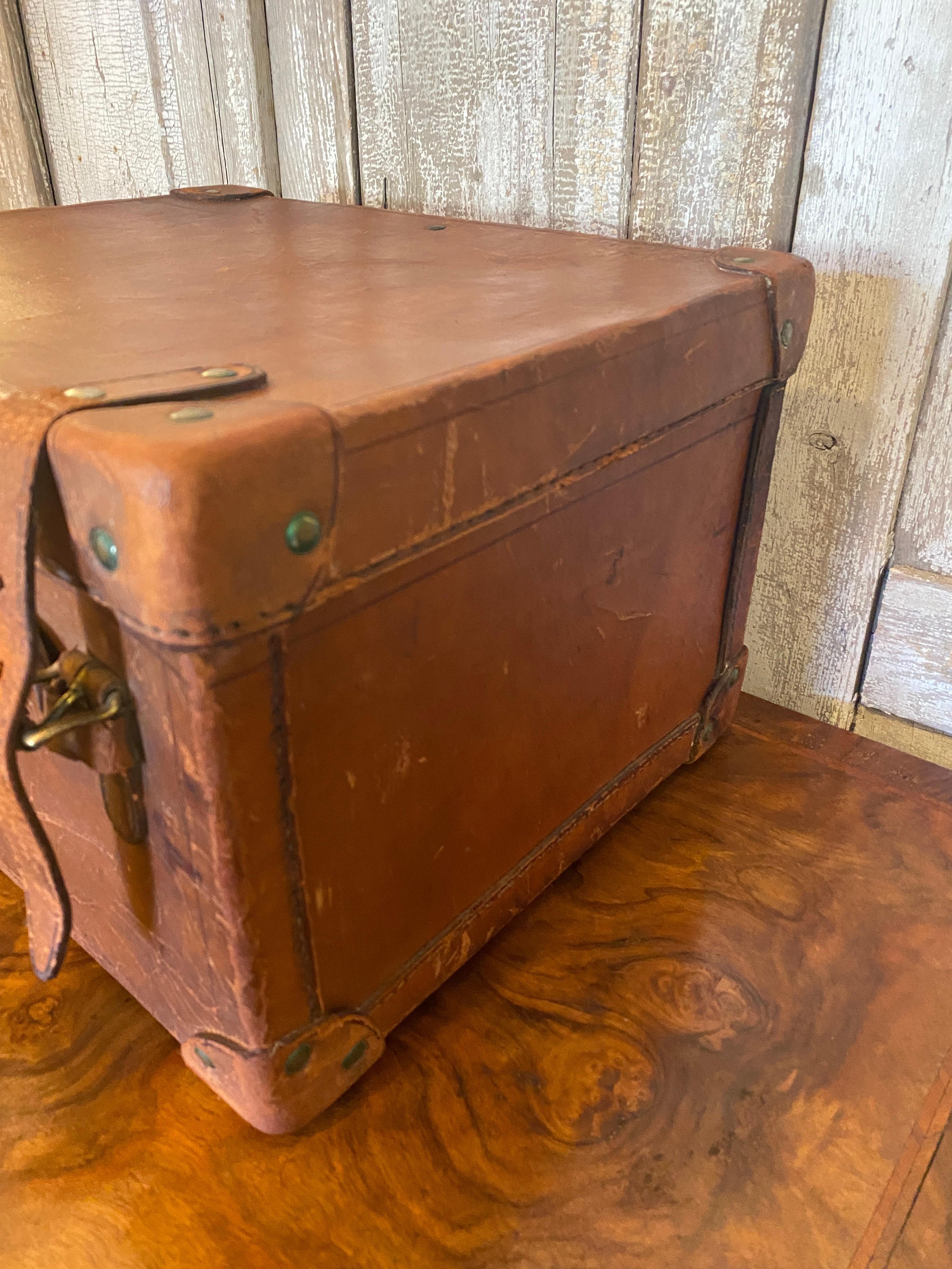 Early 20th Century, John Wanamaker Top Hat with Fitted Leather Travel Case In Good Condition In Middleburg, VA