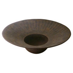 Bol en grès à large bord frangé de John Ward, British Studio Ceramics