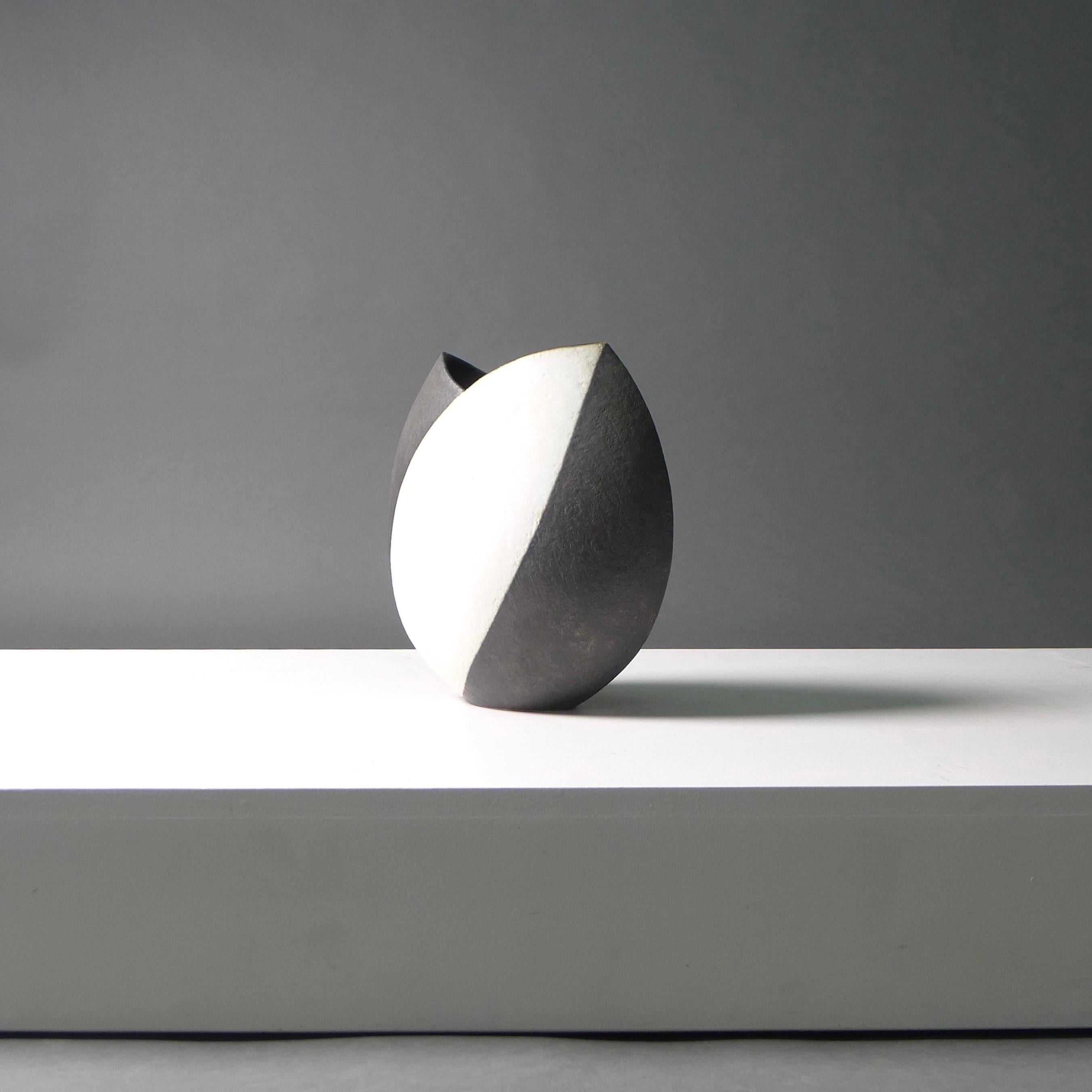 British John Ward, Tulip Pot, circa 1990, stoneware with matt black and white glazes