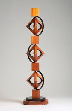 geometrische Skulptur „Mahogany Whispers Ancient Tales“