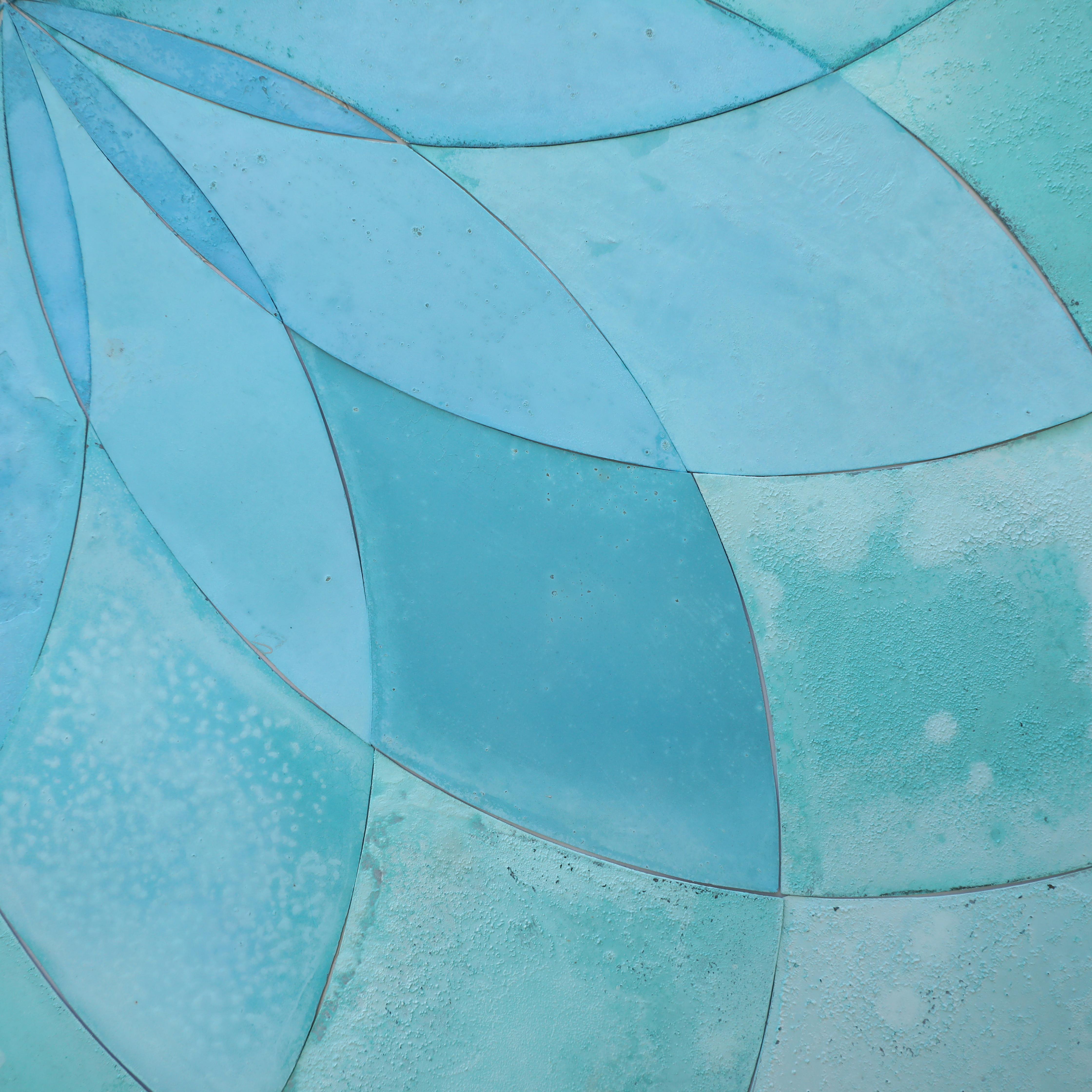 Cerchi geometrici - Mosaico astratto in rame da parete blu - Abstract Sculpture Blu di John Whitmarsh