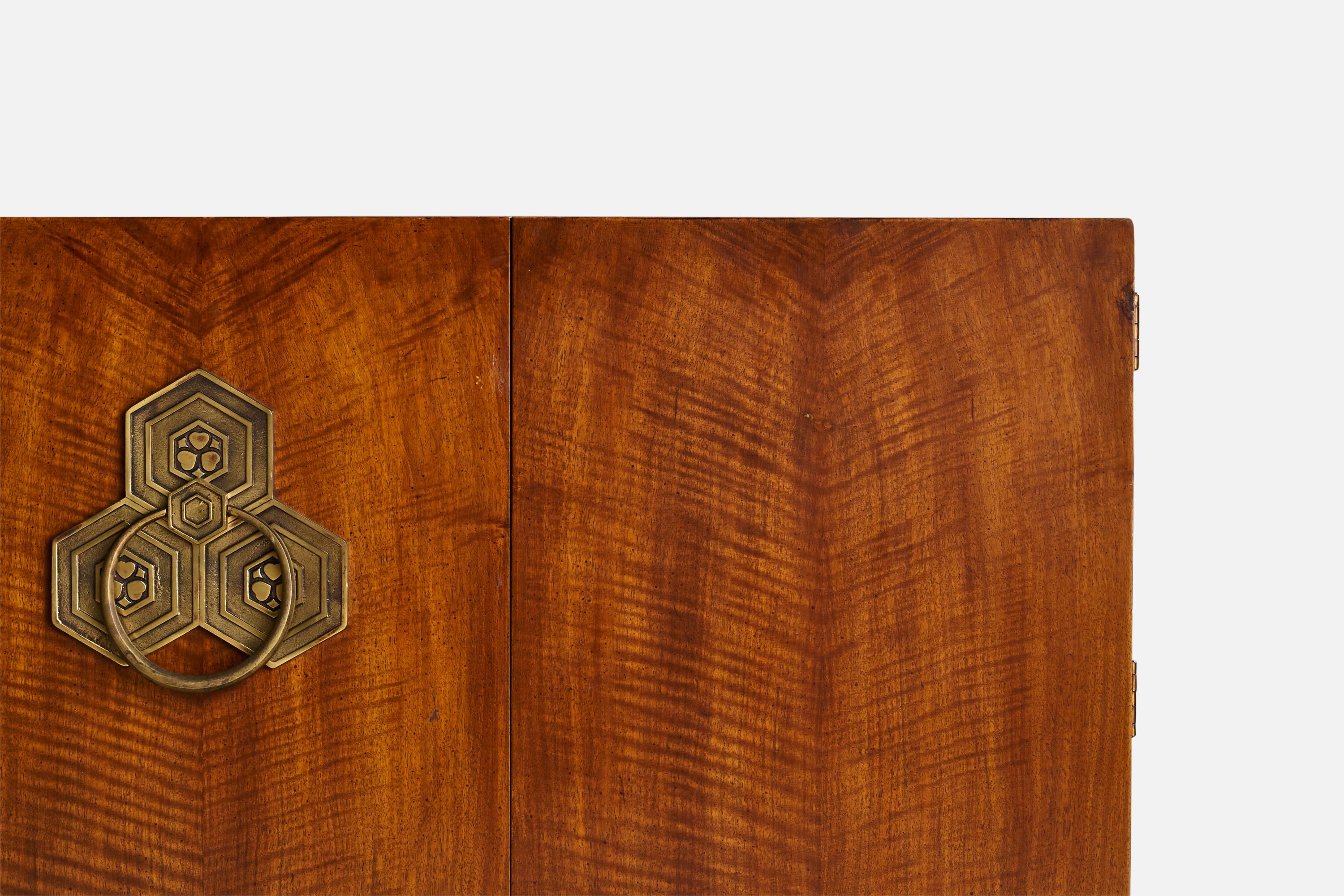 Milieu du XXe siècle John Widdcomb, Cabinet, Wood, Brass, USA, années 1950 en vente