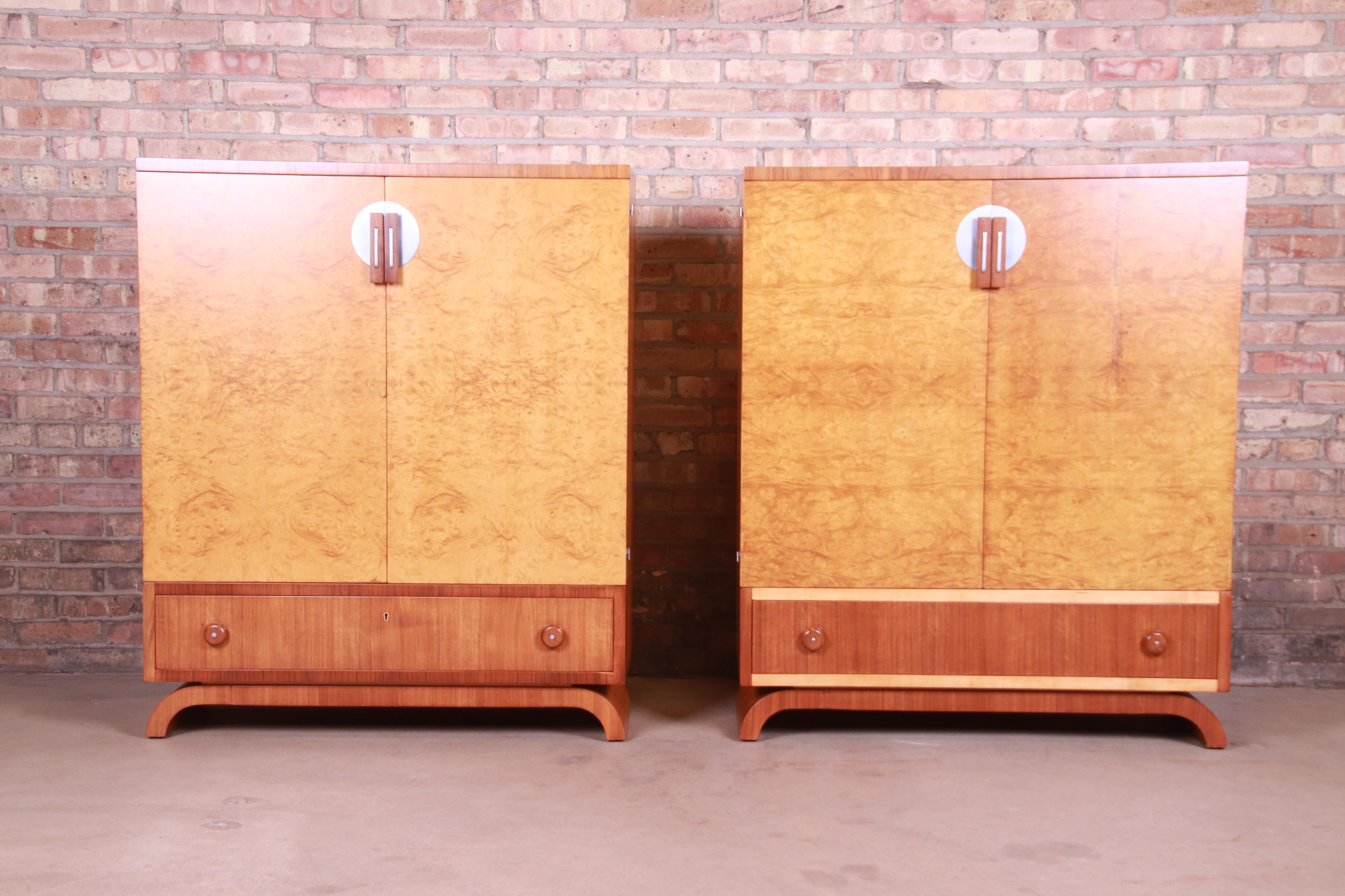 An exceptional pair of antique Art Deco highboy dressers or gentleman's chests

Designed by Ralph Widdicomb for John Widdicomb Furniture Co.

USA, circa 1940s

Bookmatched burled olive wood and walnut, with original walnut and aluminum