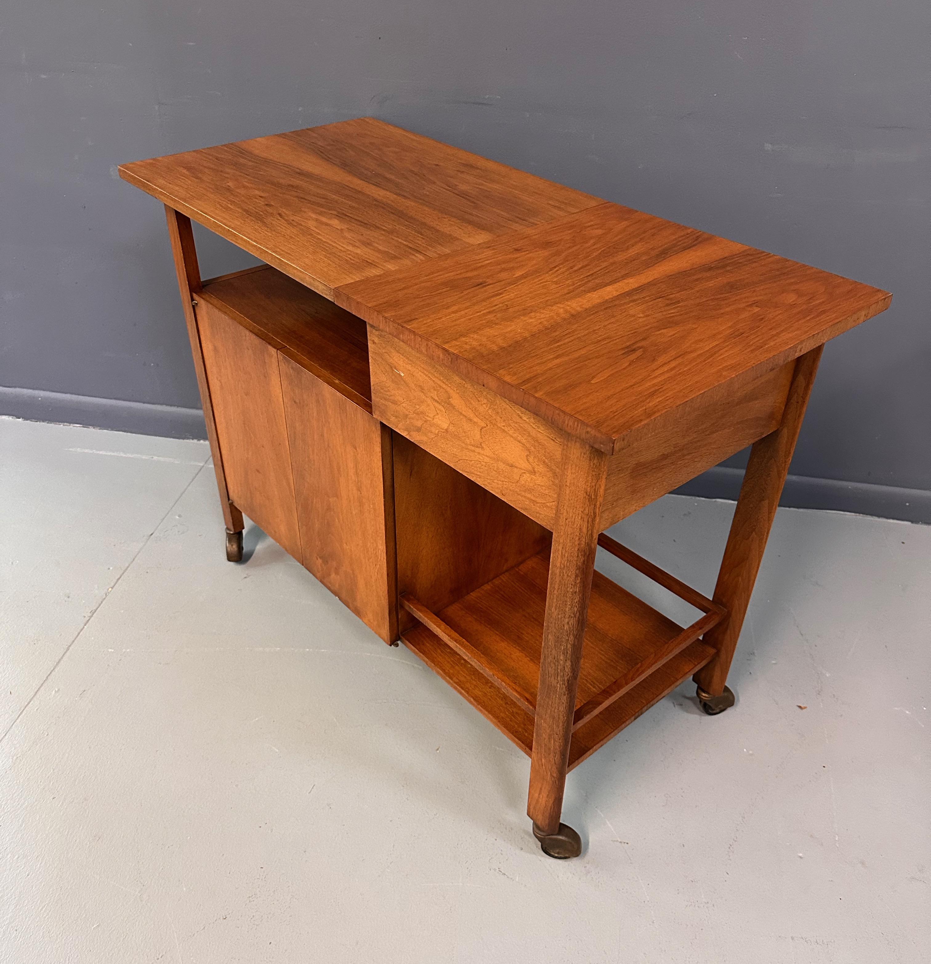 Walnut John Widdicomb Bar Cart by Dale Ford with Expanding Top For Sale