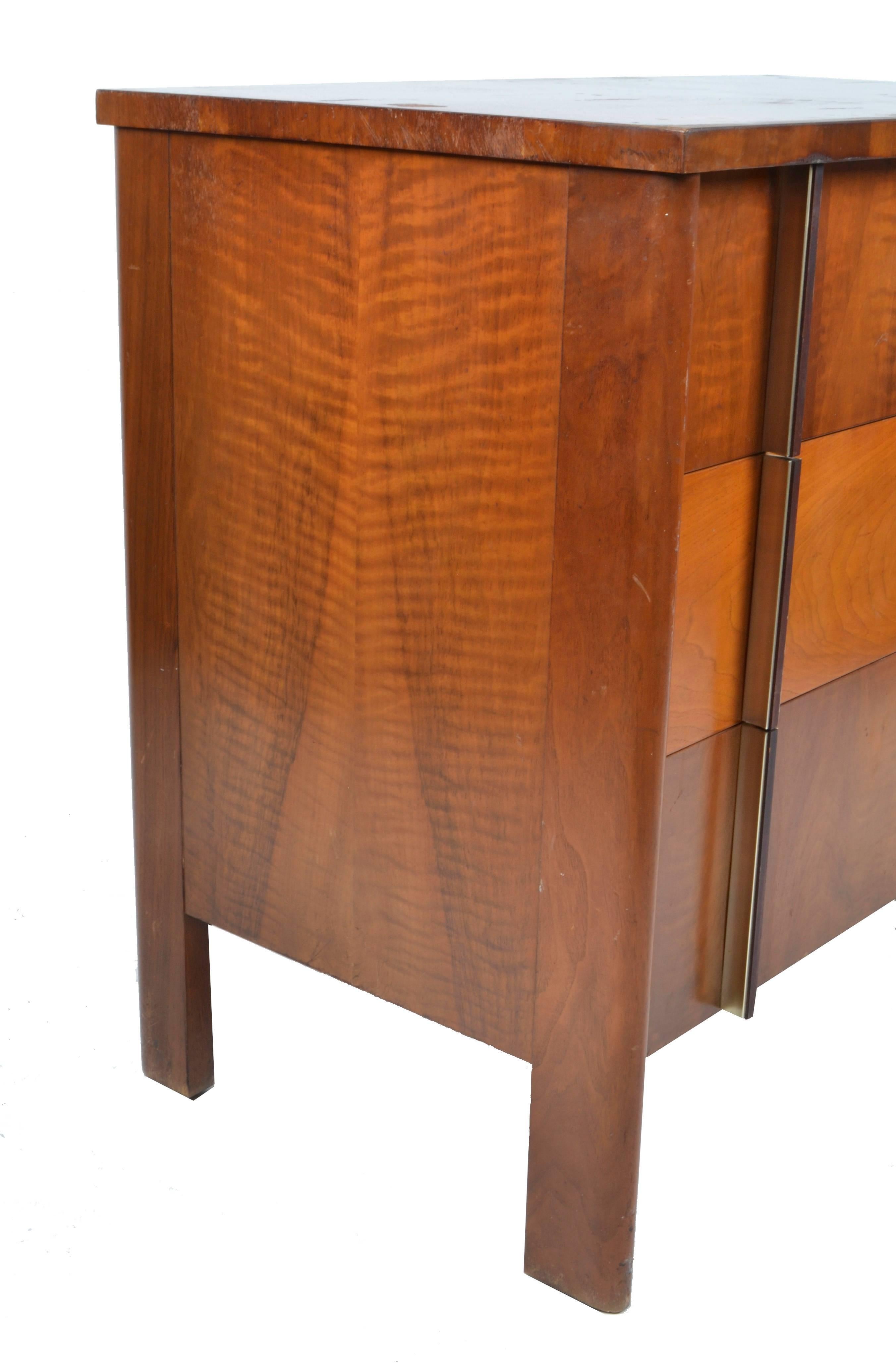 Hand-Crafted Dale Ford For John Widdicomb Chest of Drawers Dresser Walnut Mid-Century Modern  For Sale