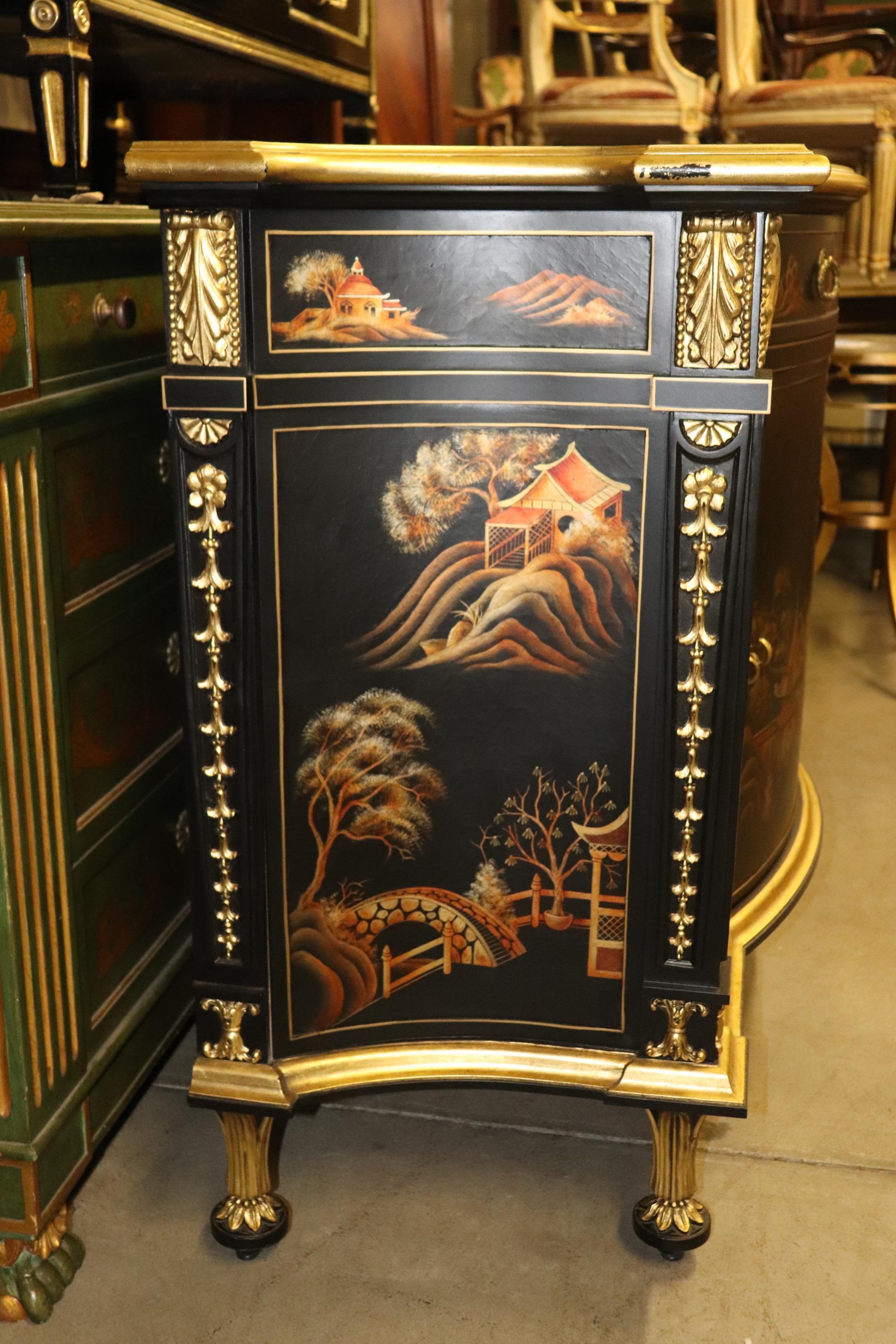 John Widdicomb Chinoiserie Paint Decorated Commode Buffet with Gilded Details  In Excellent Condition For Sale In Swedesboro, NJ