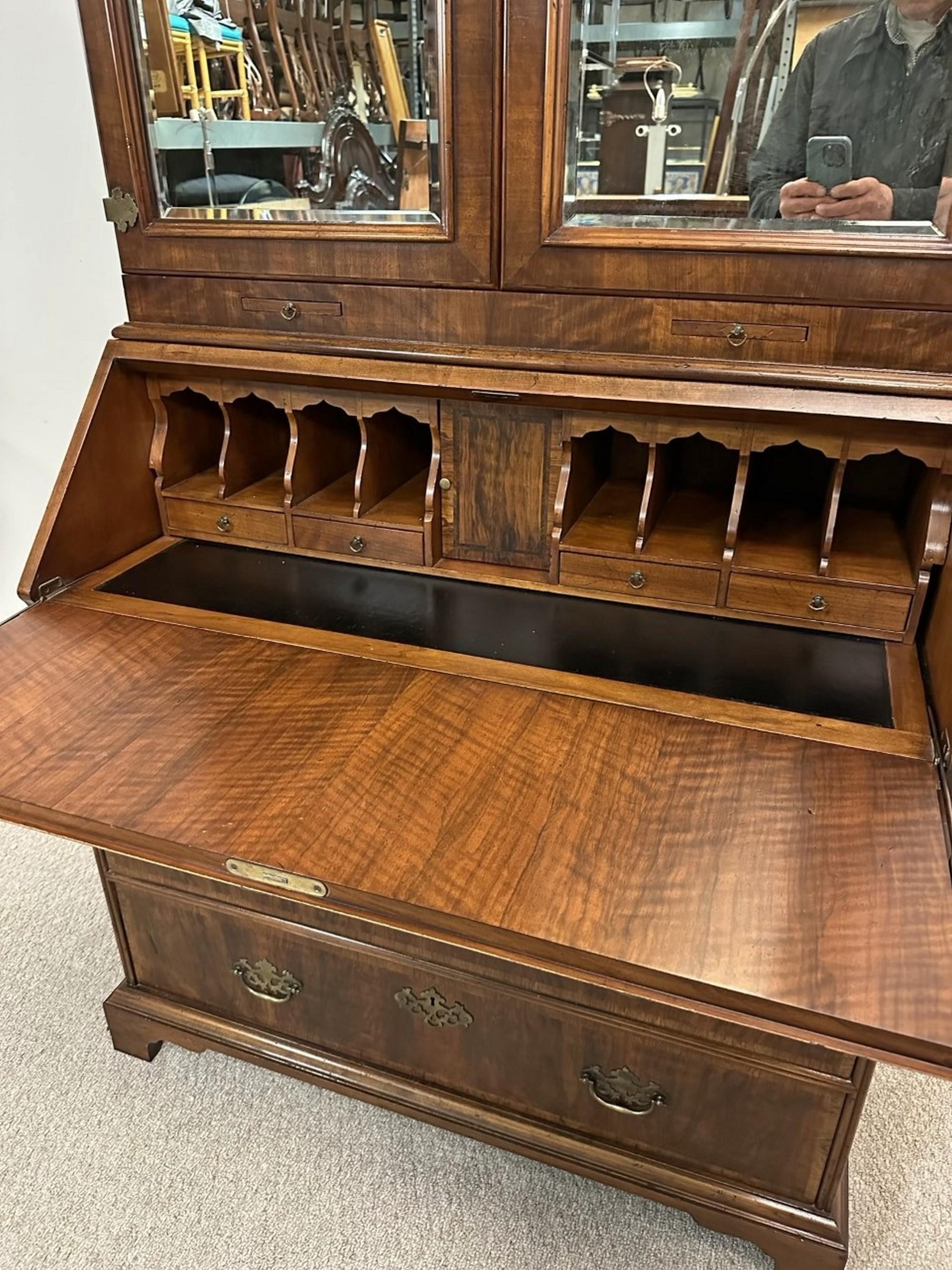 20ième siècle Secrétaire de style Chippendale de John Widdicomb en vente