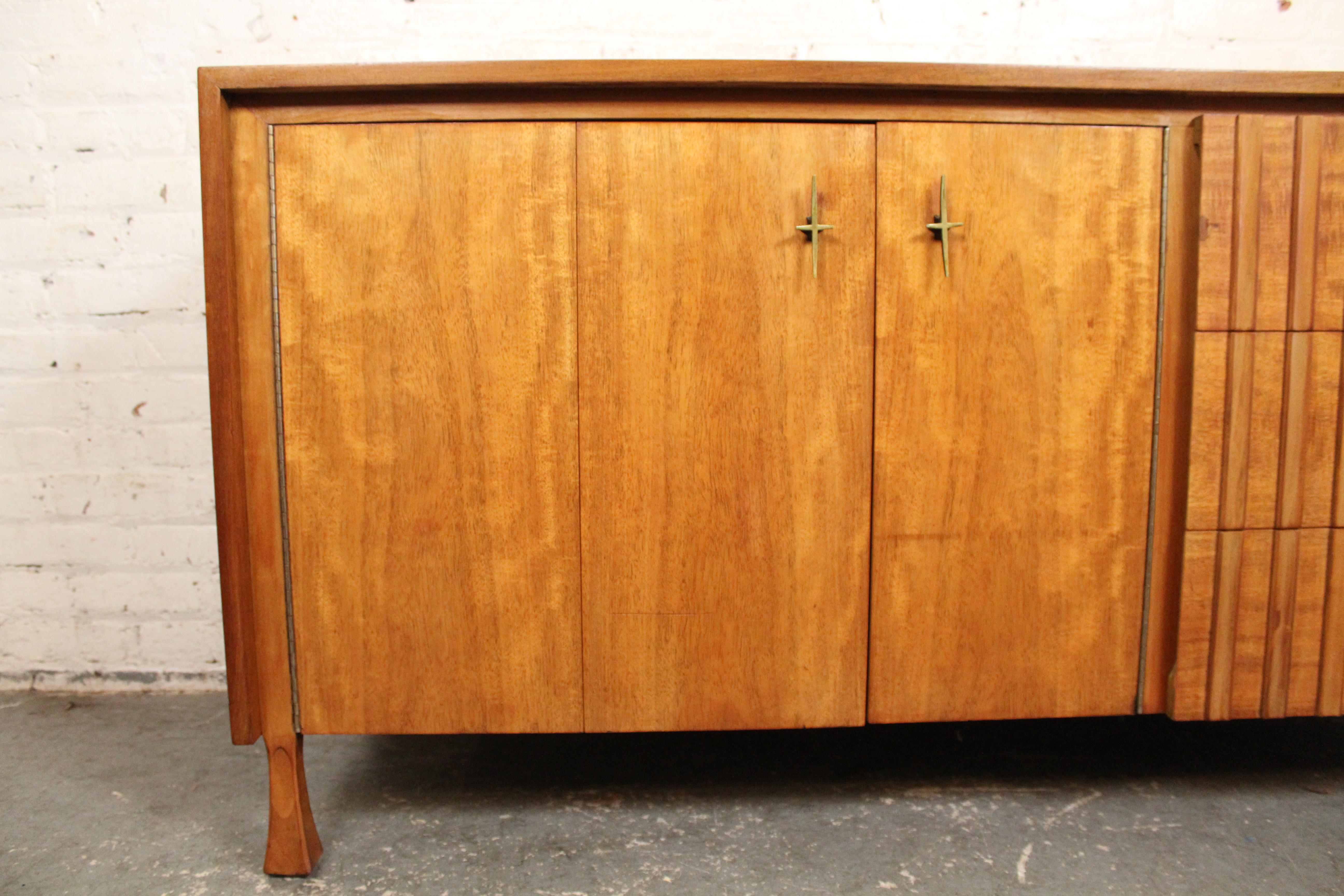 John Widdicomb Vestidor siglo XX en venta