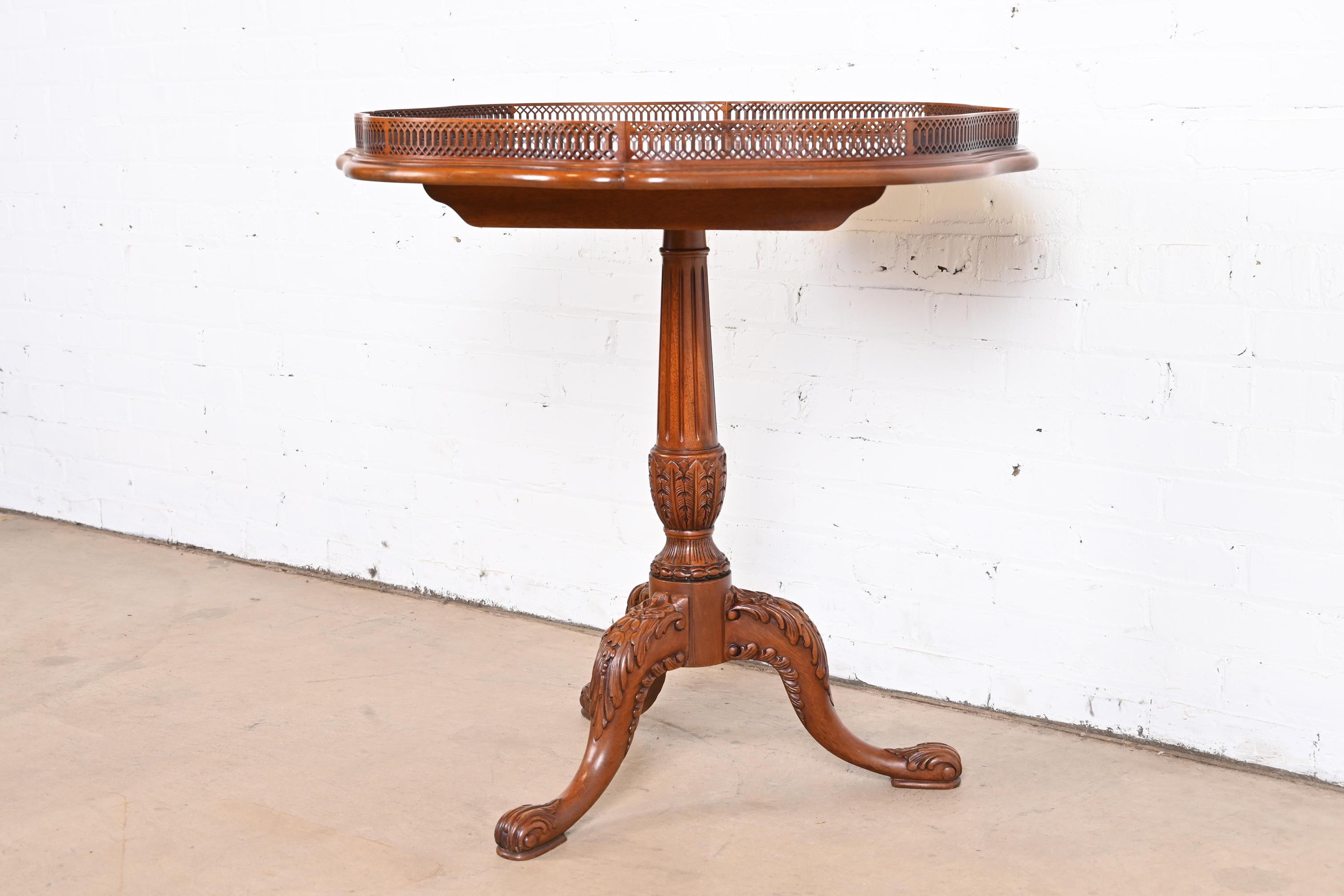 20th Century John Widdicomb English Chippendale Carved Mahogany Pedestal Tea Table For Sale