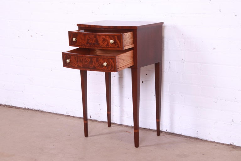 John Widdicomb Federal Style Flame Mahogany Nightstand, Newly Refinished For Sale 4