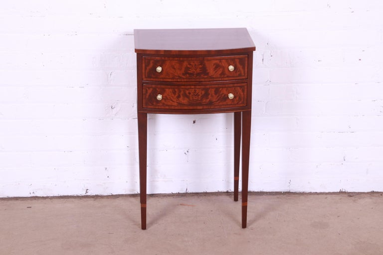 American John Widdicomb Federal Style Flame Mahogany Nightstand, Newly Refinished For Sale