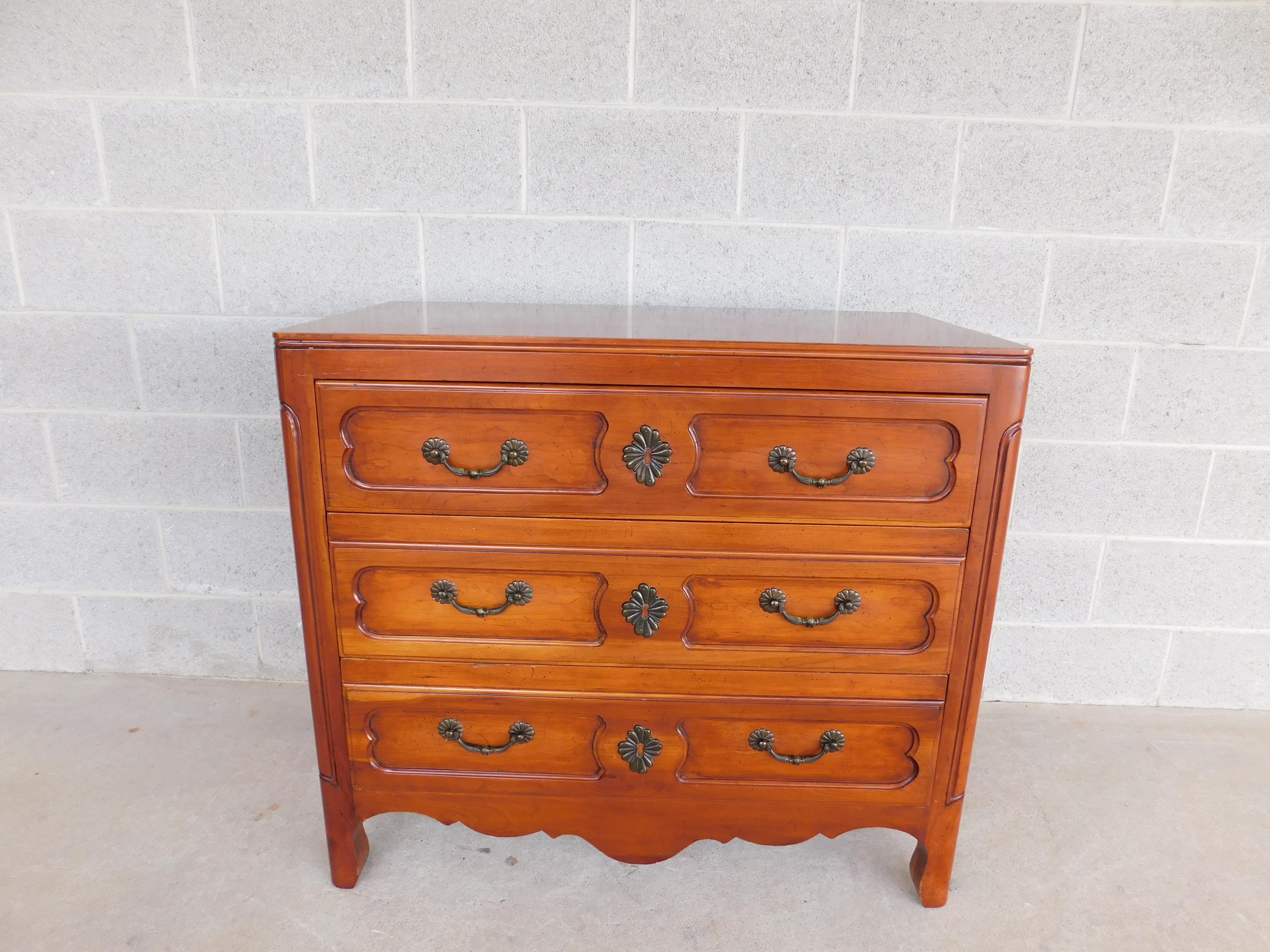 John Widdicomb French Country Style 3 Drawer Commode In Good Condition In Parkesburg, PA