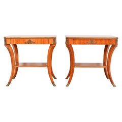Pareja de mesillas de noche imperio francés de madera satinada con ormolu montado, John Widdicomb