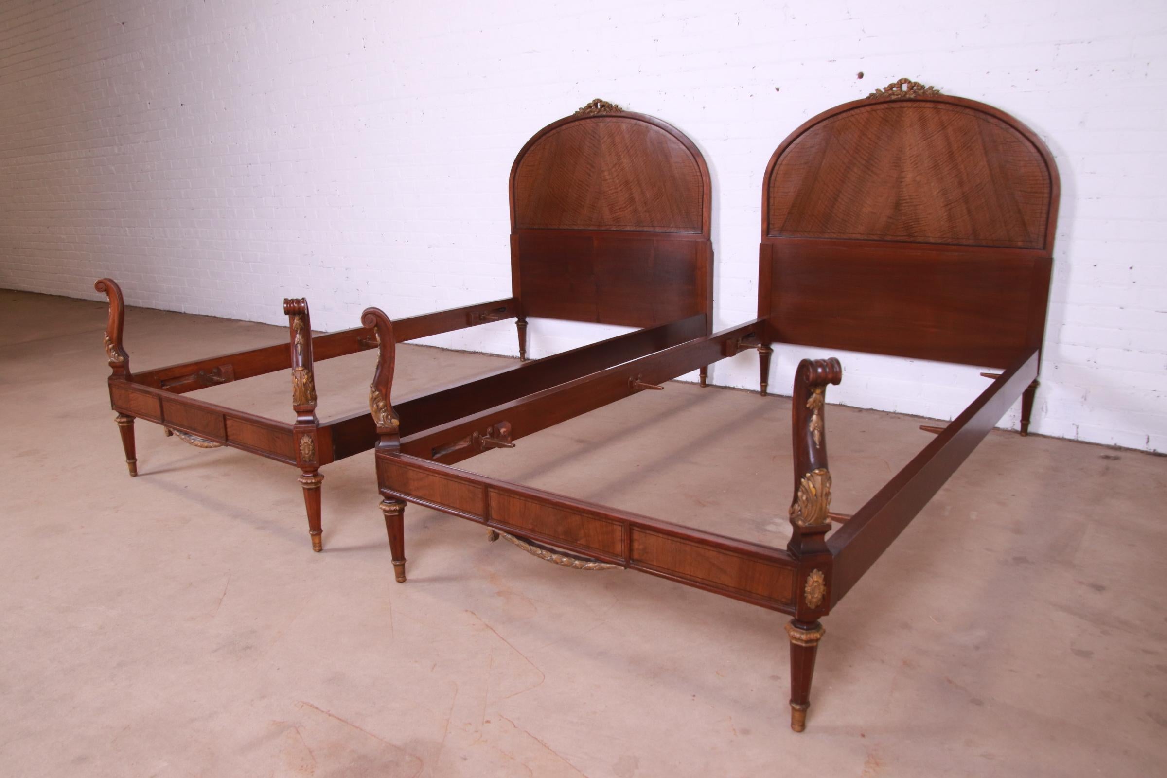 Early 20th Century John Widdicomb French Louis XVI Carved Walnut and Giltwood Twin Beds, Pair