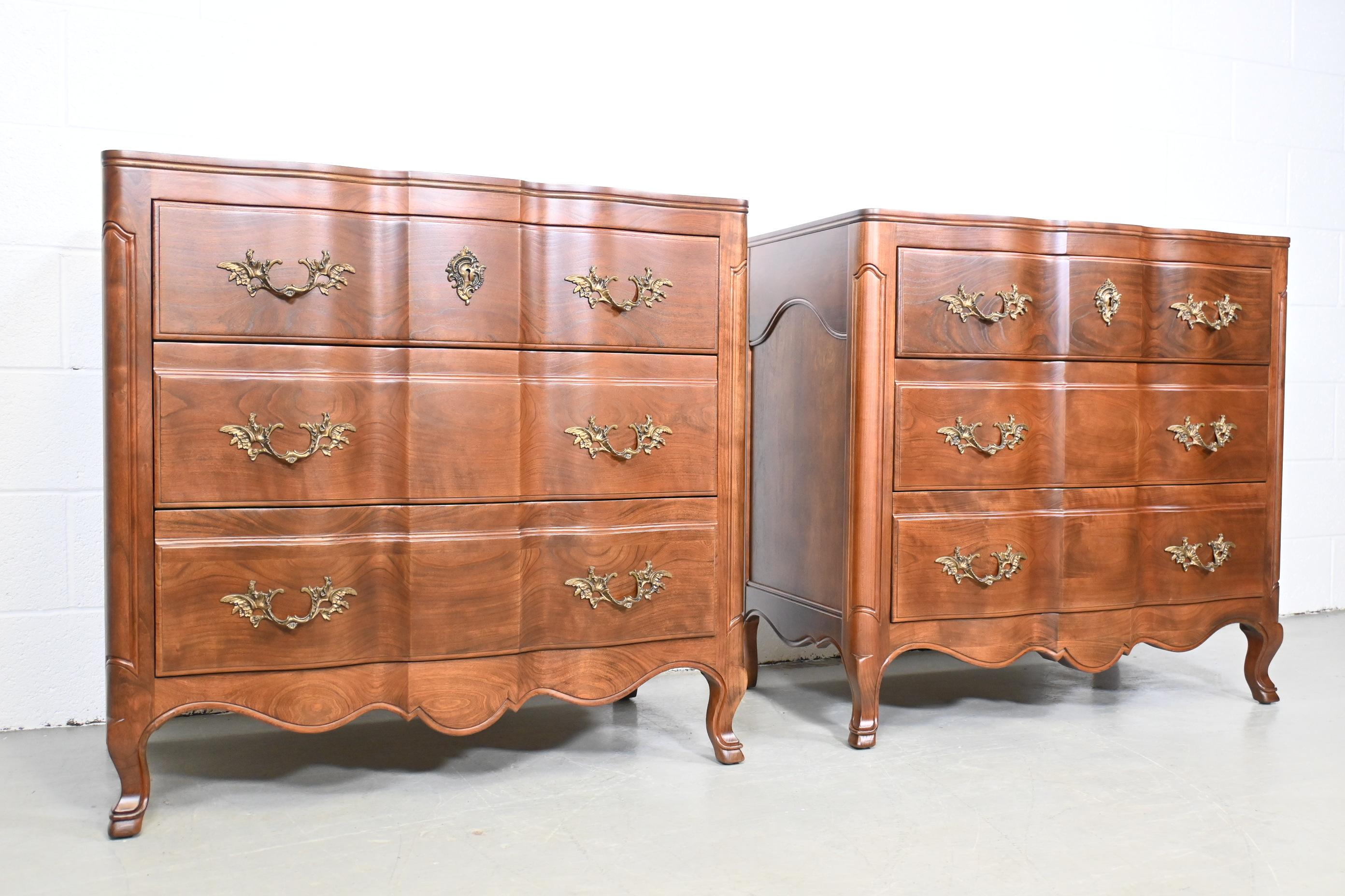 John Widdicomb French provincial cherry dressers or chest, a pair

John Widdicomb, USA, 1960s

Measures: 36 wide x 21.125 deep x 34.63 high.

Solid cherry with original brass hardware.

Professionally Refinished. Excellent condition.