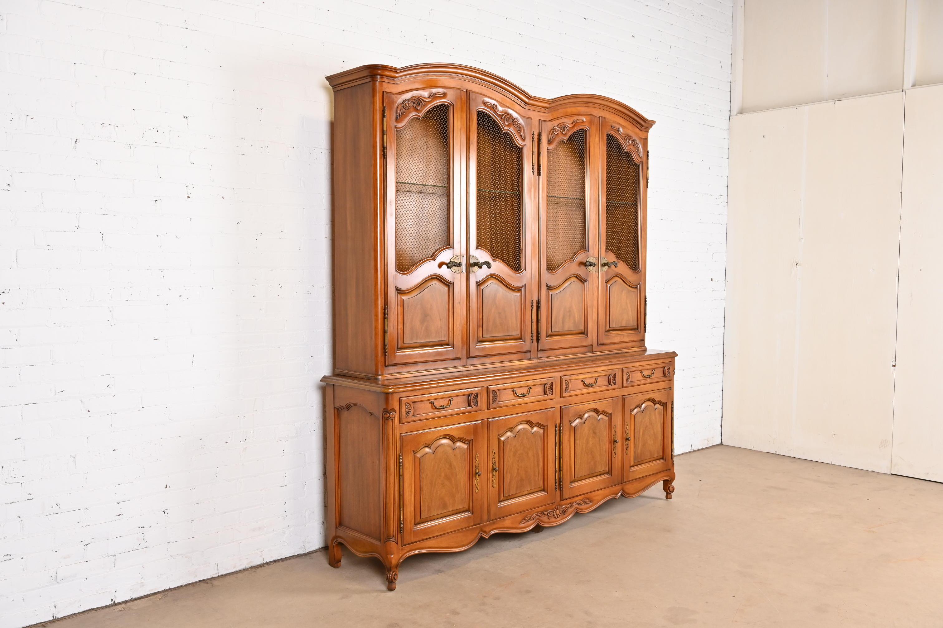 John Widdicomb French Provincial Louis XV Cherry Breakfront Bookcase Cabinet In Good Condition In South Bend, IN