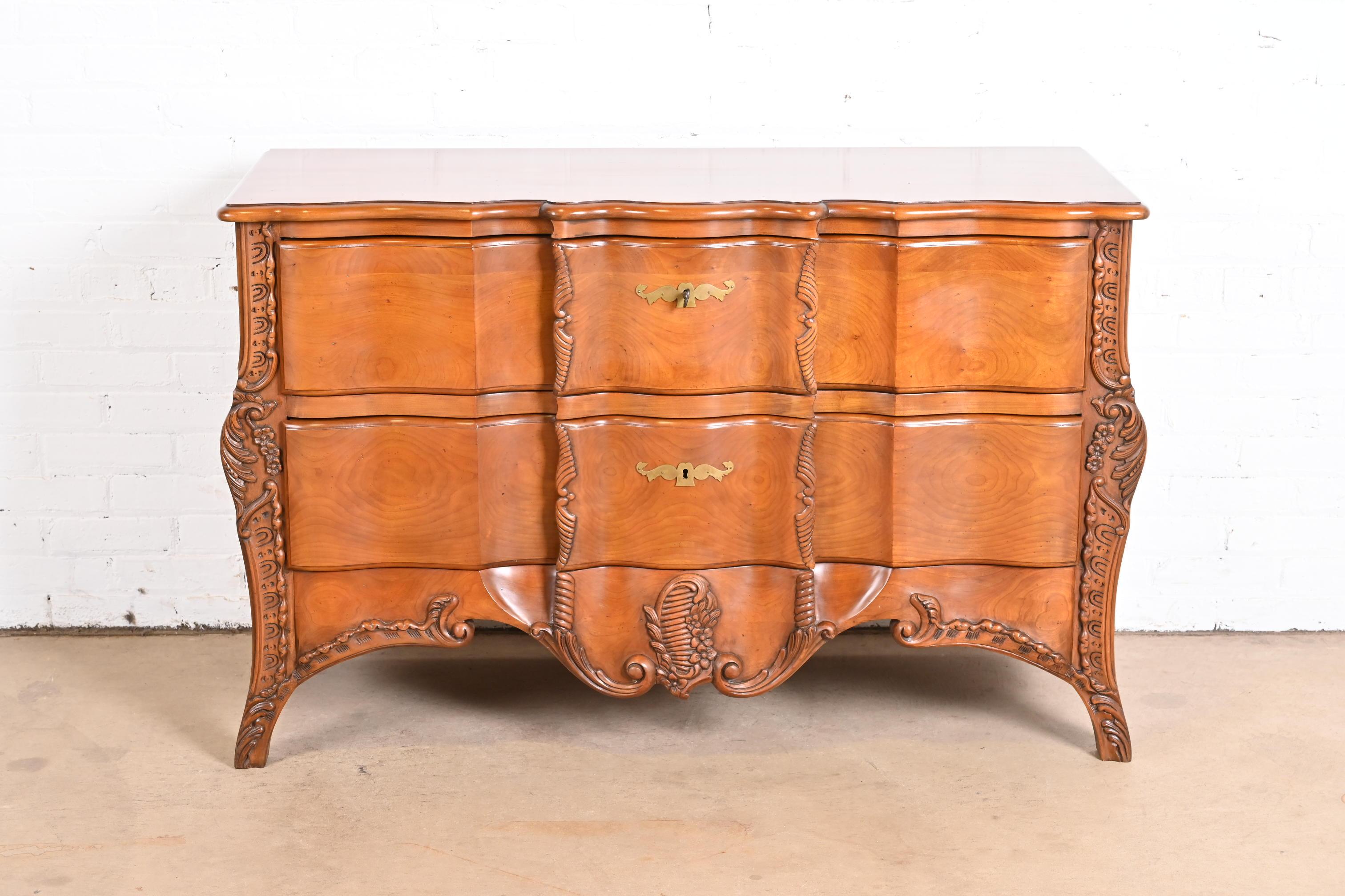 A gorgeous French Provincial Louis XV style commode or dresser chest

By John Widdicomb

USA, late 20th century

Carved solid cherry wood, with original brass hardware. Drawers lock, and key is included.

Measures: 50.5