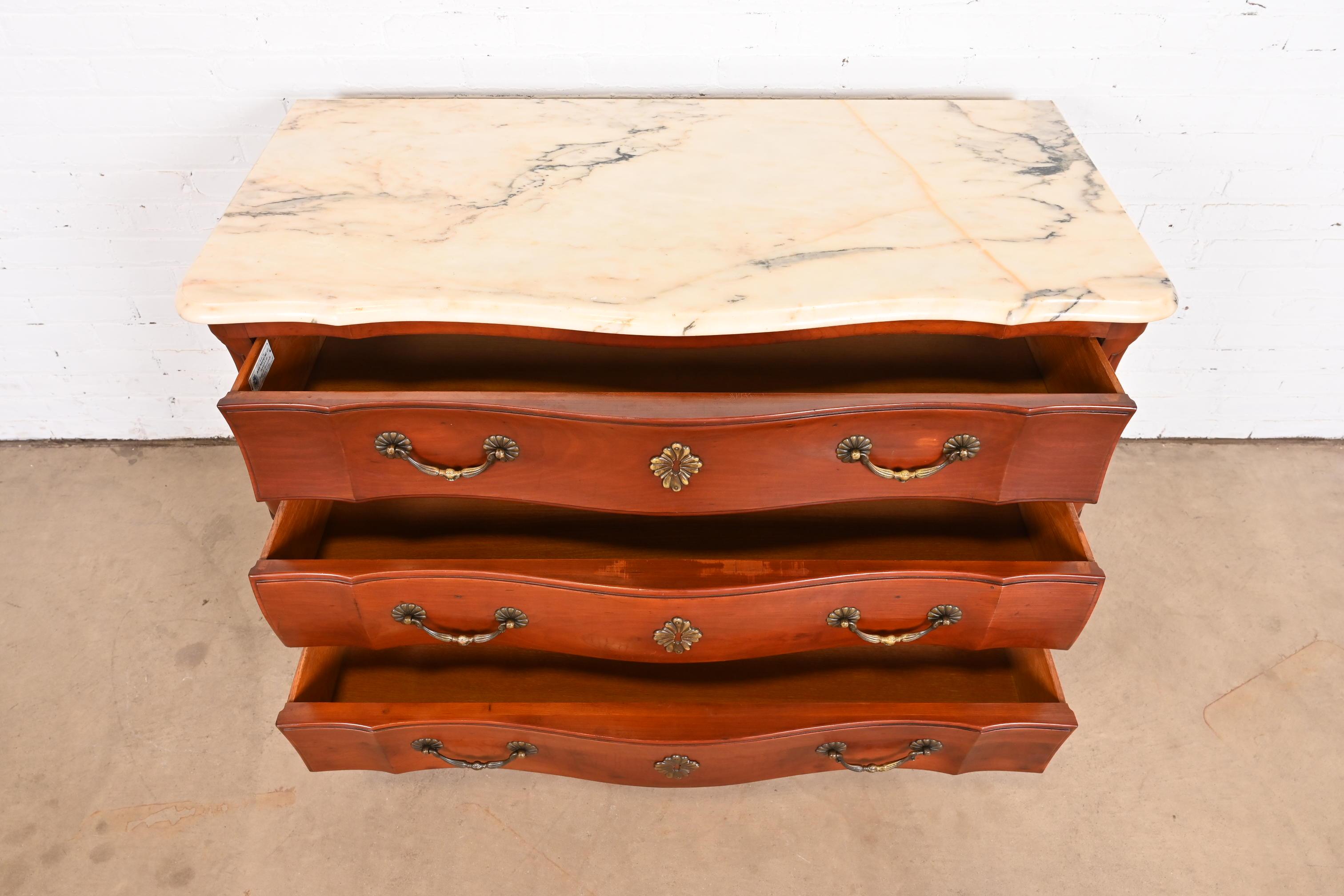 Milieu du XXe siècle Commode provinciale française Louis XV à plateau en marbre de cerisier de John Widdicomb en vente