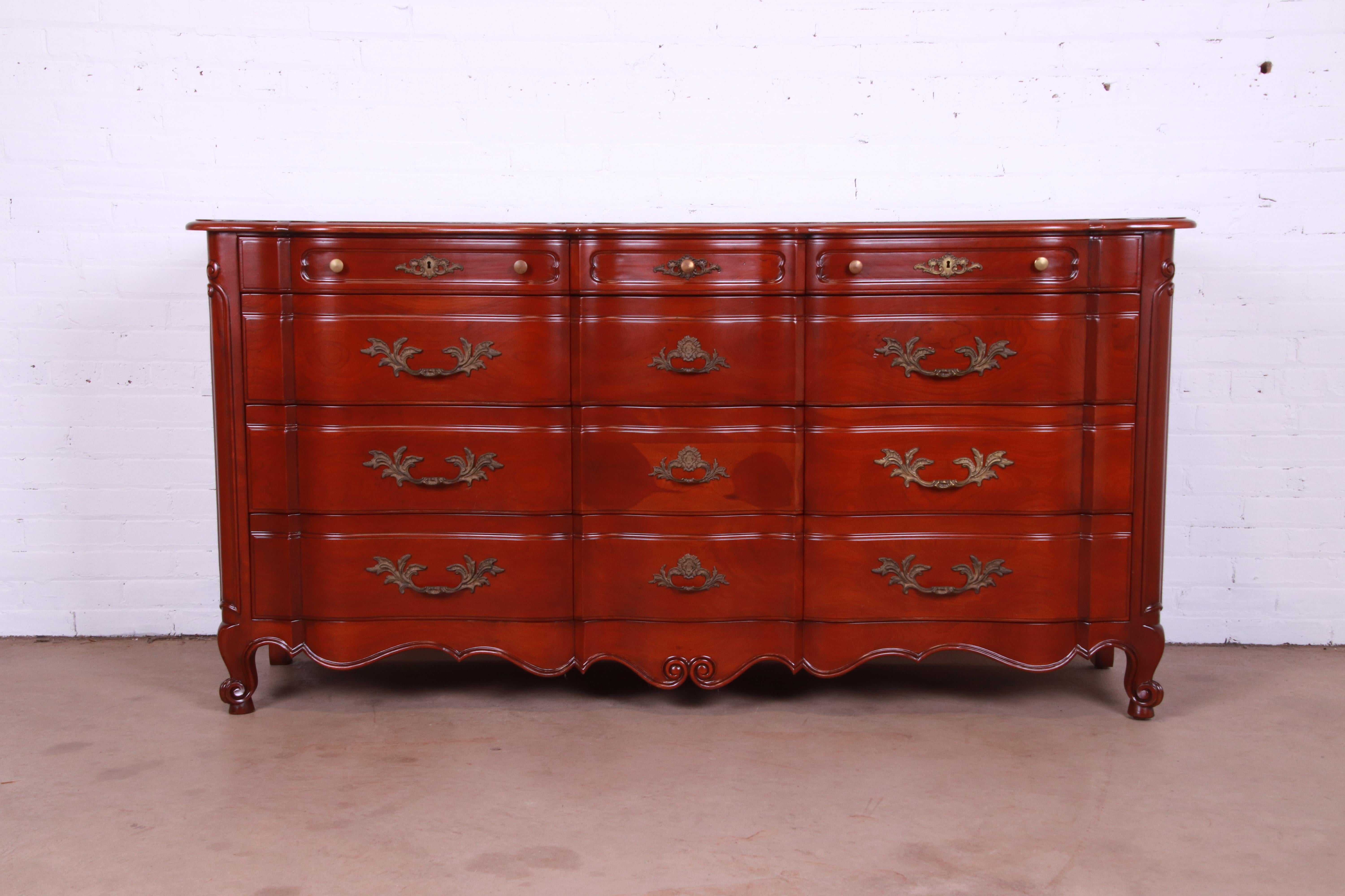 Provincial français John Widdicomb French Provincial Louis XV Cherry Wood Dresser, Newly Refinished (en anglais) en vente