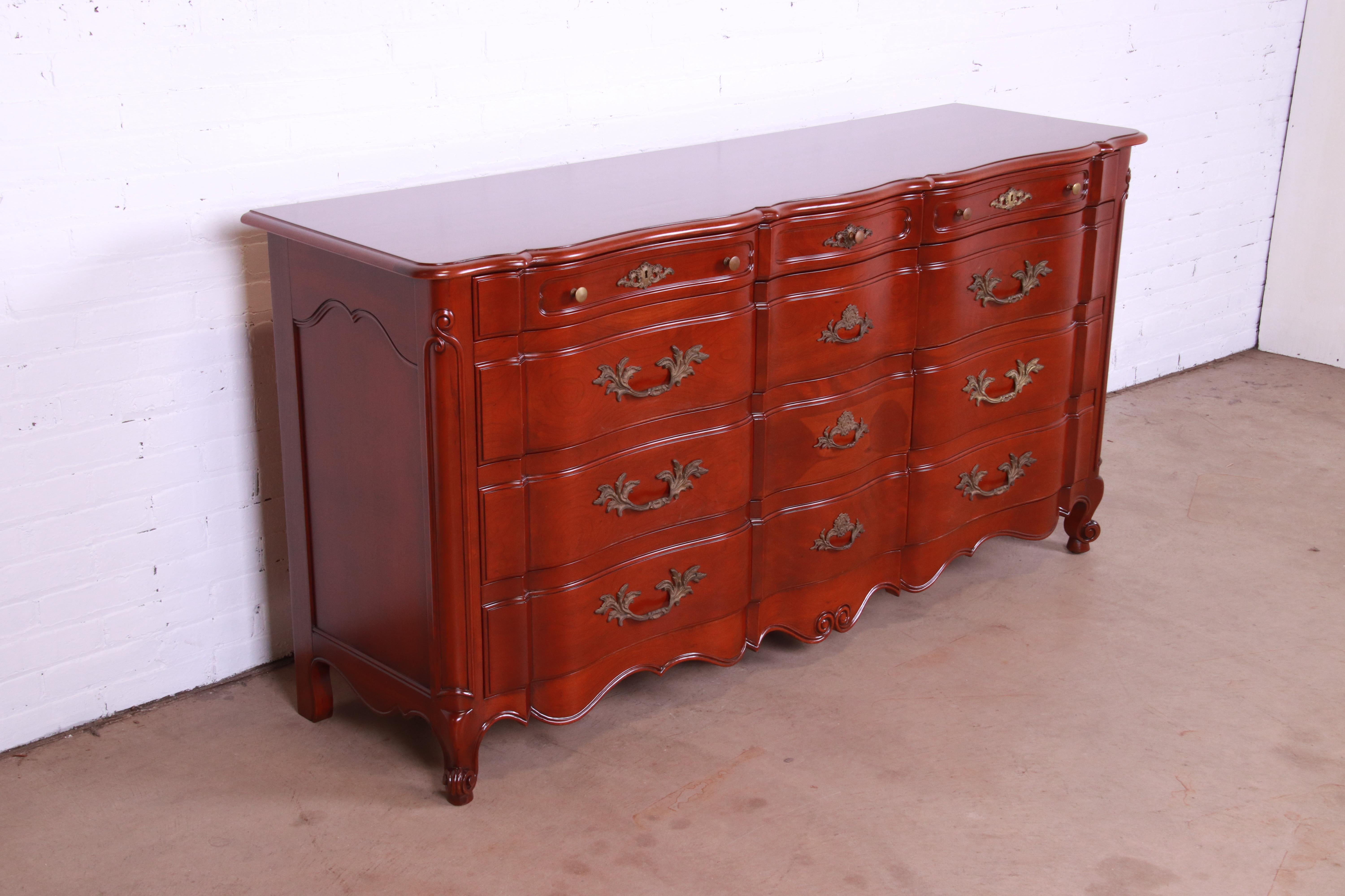 Américain John Widdicomb French Provincial Louis XV Cherry Wood Dresser, Newly Refinished (en anglais) en vente