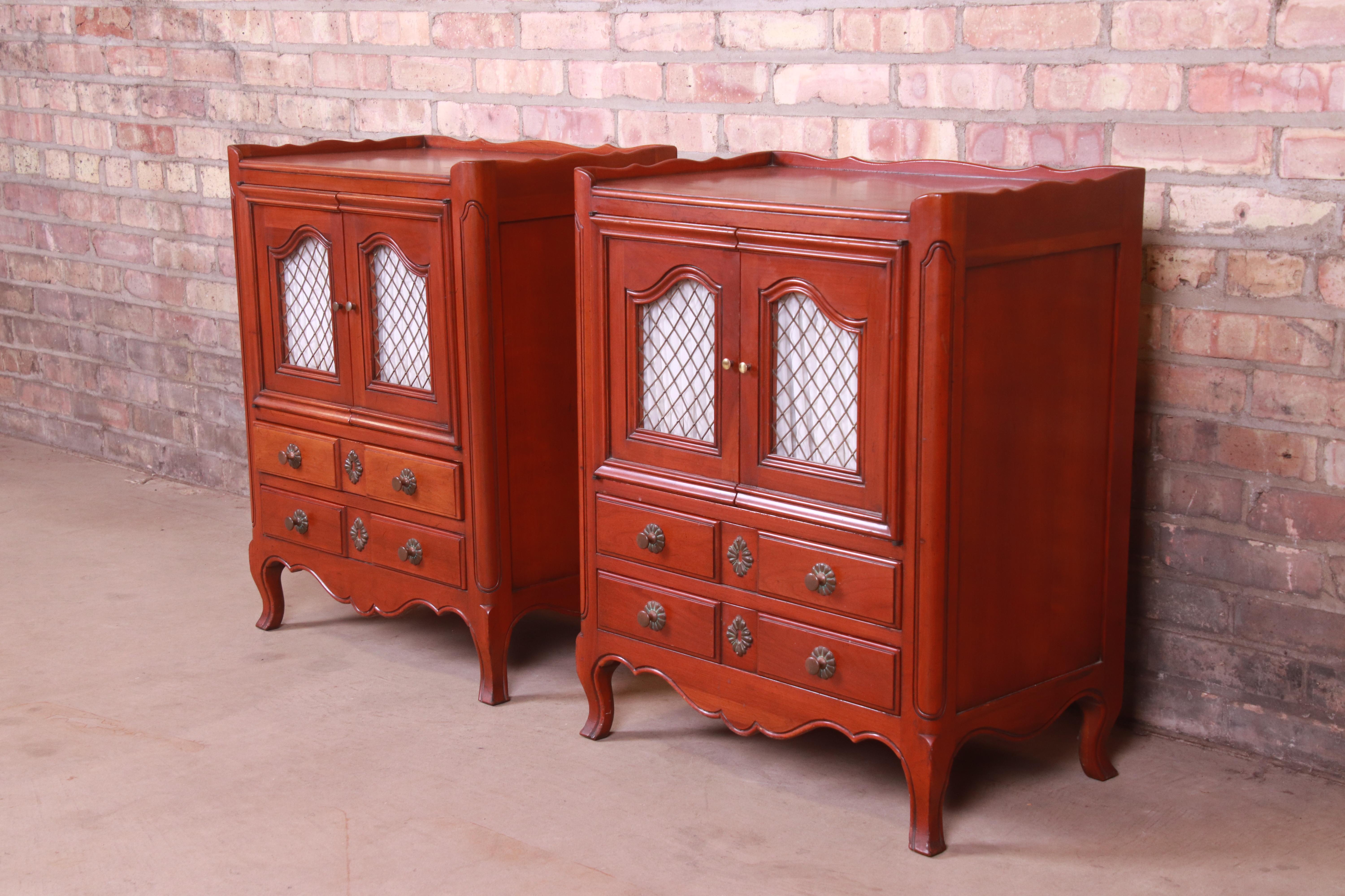 John Widdicomb French Provincial Louis XV Cherry Wood Nightstands, Circa 1940s In Good Condition For Sale In South Bend, IN