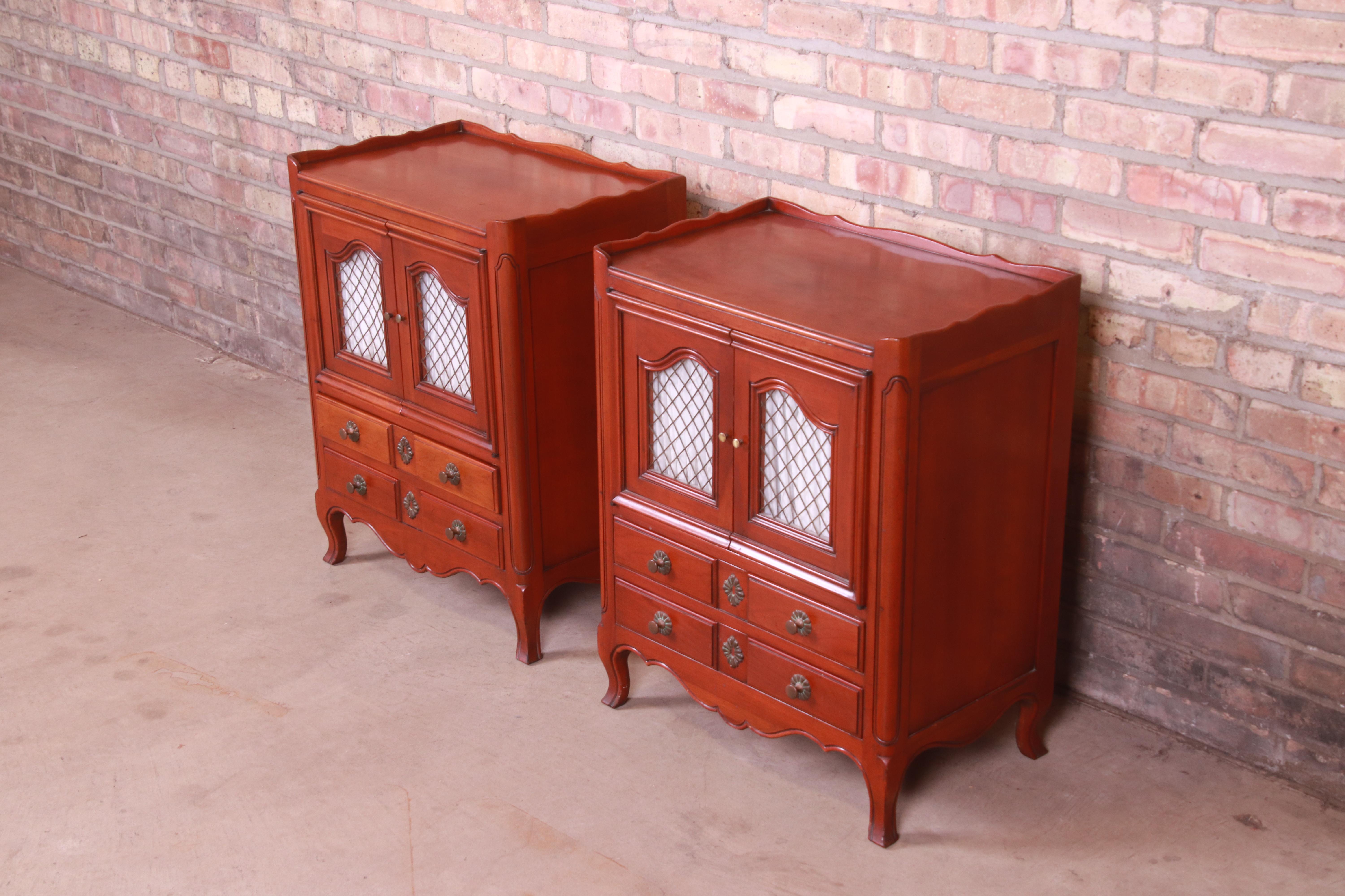 20th Century John Widdicomb French Provincial Louis XV Cherry Wood Nightstands, Circa 1940s For Sale