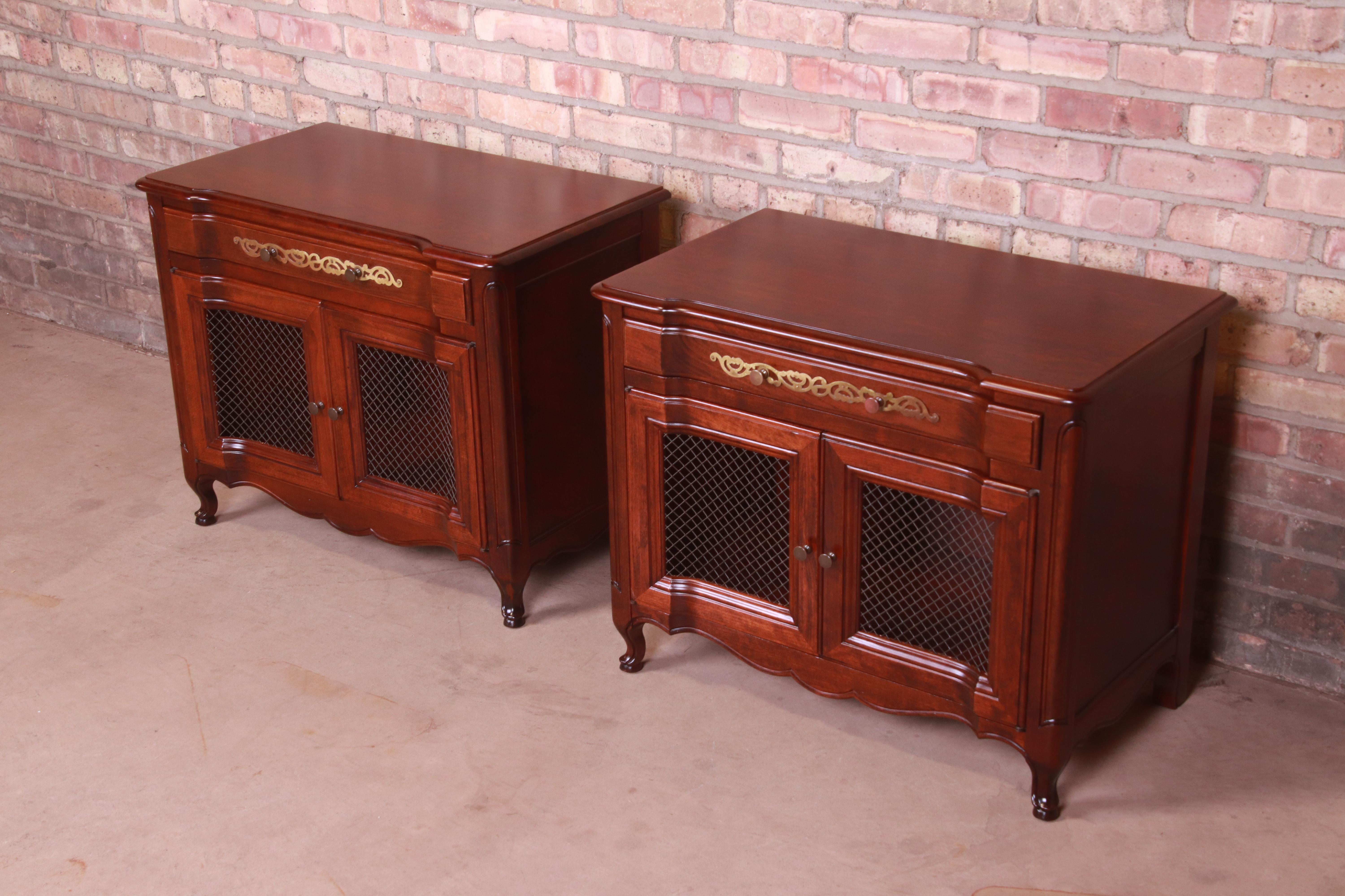 John Widdicomb French Provincial Louis XV Cherry Wood Nightstands, Refinished In Good Condition In South Bend, IN