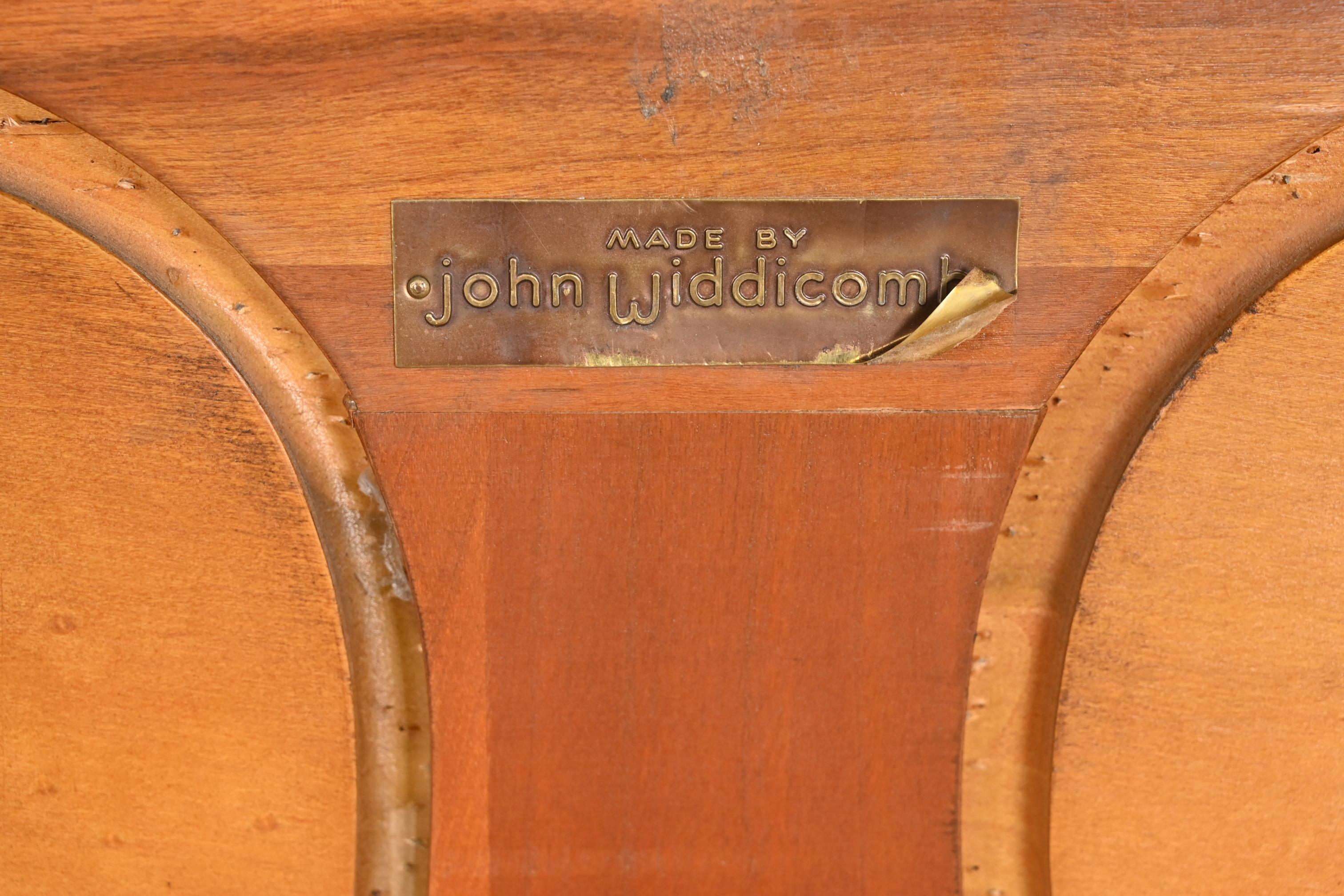 John Widdicomb French Provincial Louis XV Cherry Wood Upholstered King Headboard (Tête de lit King) en vente 4