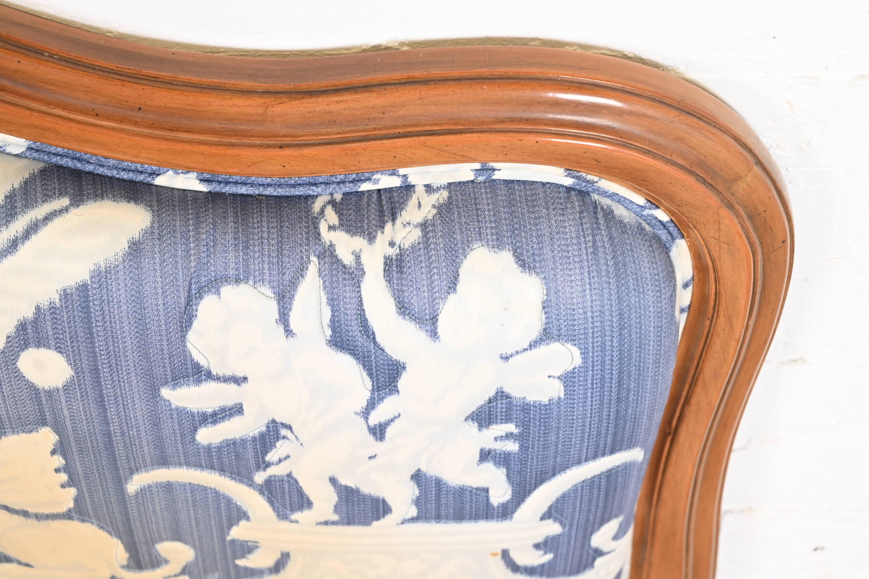 John Widdicomb French Provincial Louis XV Cherry Wood Upholstered King Headboard (Tête de lit King) en vente 2