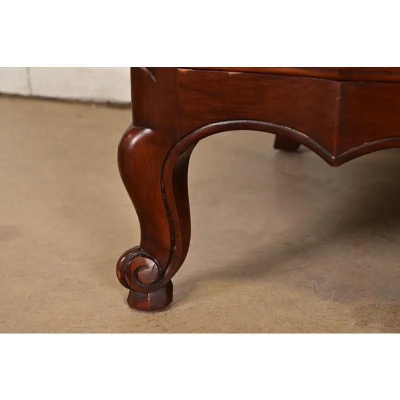 Cassettiera John Widdicomb in stile provinciale Luigi XV, circa anni '40 in vendita 4