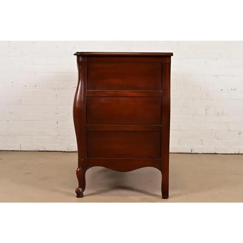 Cassettiera John Widdicomb in stile provinciale Luigi XV, circa anni '40 in vendita 6