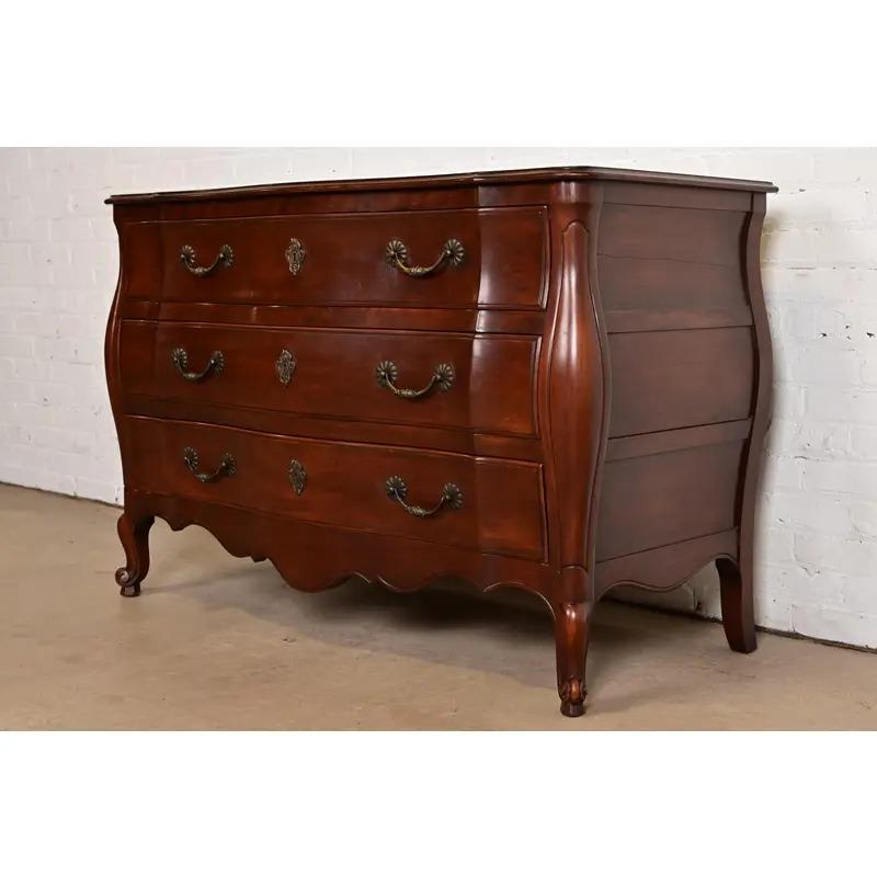 Americano Cassettiera John Widdicomb in stile provinciale Luigi XV, circa anni '40 in vendita