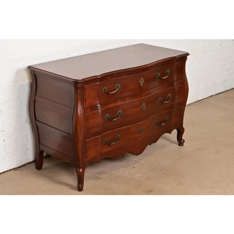Cassettiera John Widdicomb in stile provinciale Luigi XV, circa anni '40 In condizioni buone in vendita a South Bend, IN