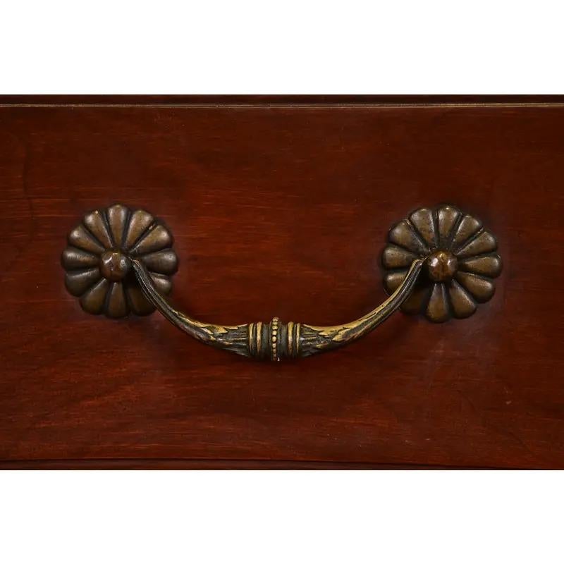 Cassettiera John Widdicomb in stile provinciale Luigi XV, circa anni '40 in vendita 2