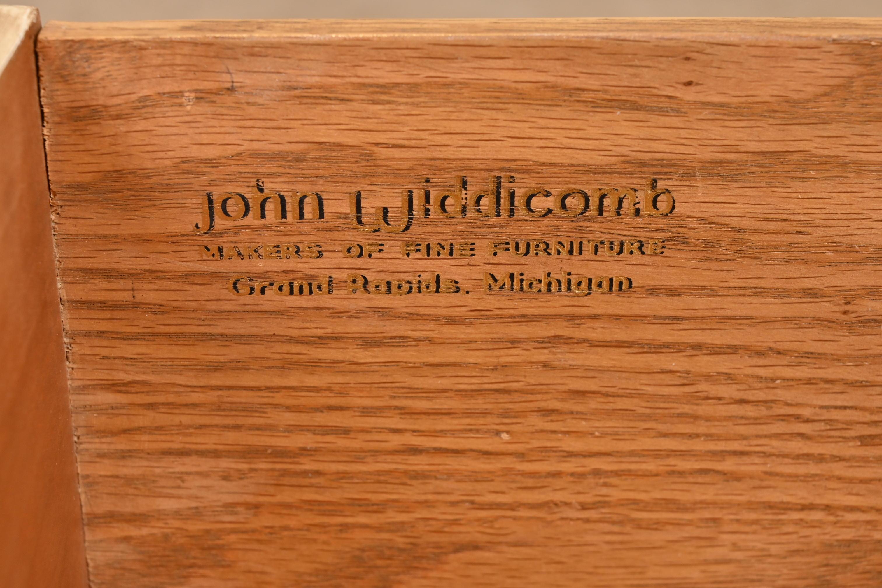 John Widdicomb French Provincial Louis XV Cream Lacquered Parcel Gilt Dresser en vente 8