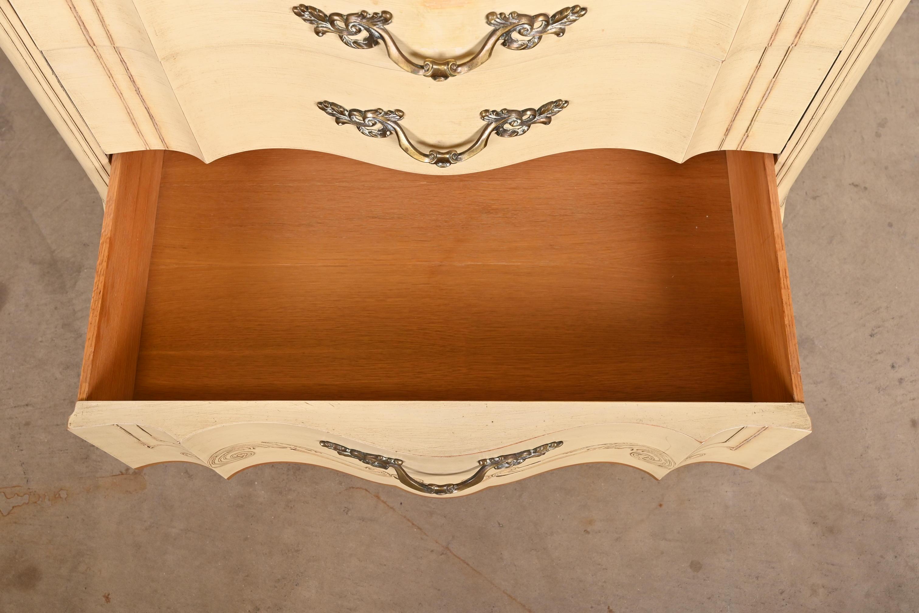 Commode haute Louis XV provinciale française de John Widdicomb, vers les années 1950 2