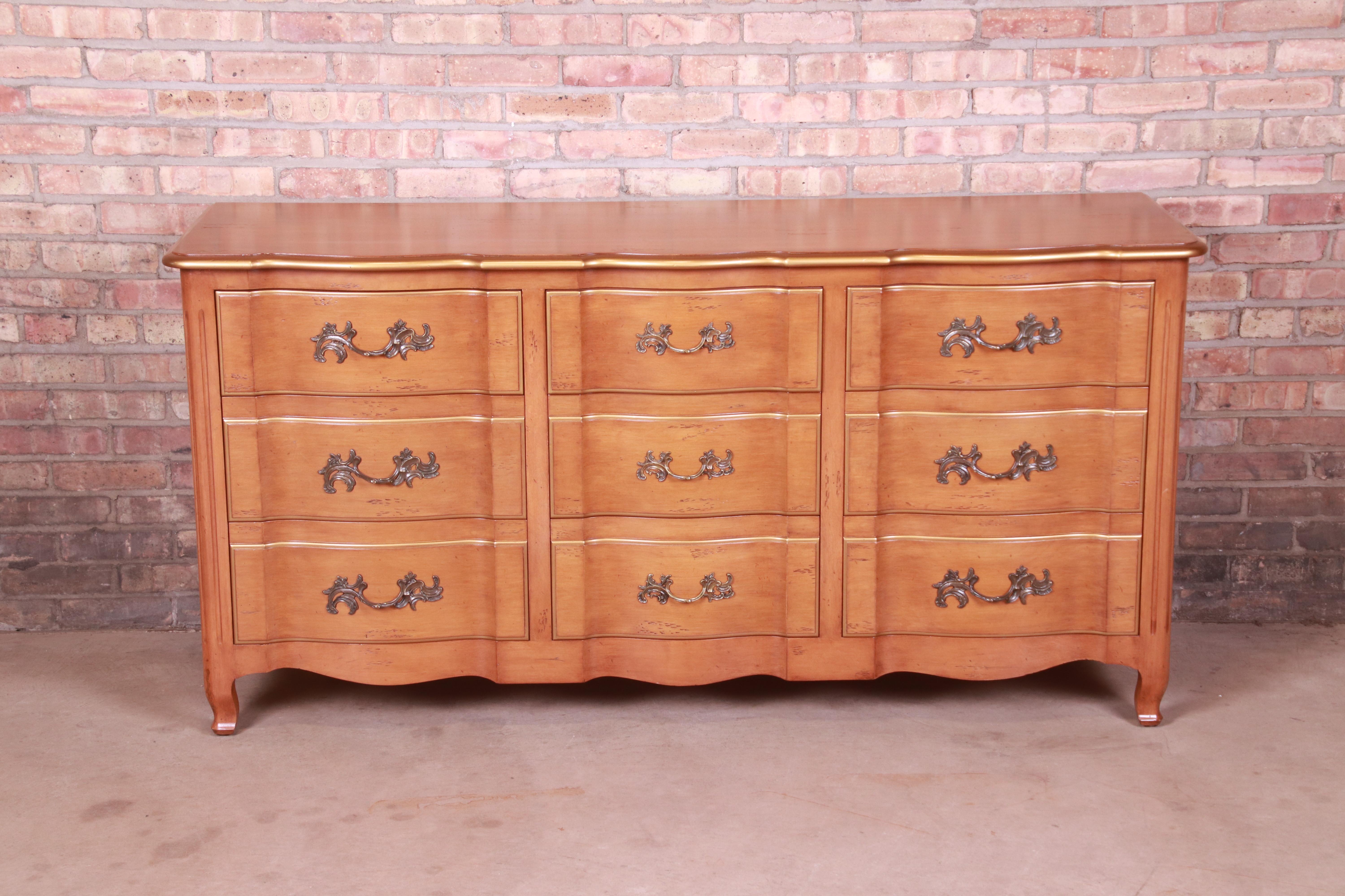 A gorgeous French Country Louis XV style nine-drawer dresser or credenza

By John Widdicomb

USA, Circa 1950s

Solid maple, with original brass hardware and gold painted trim.

Measures: 67