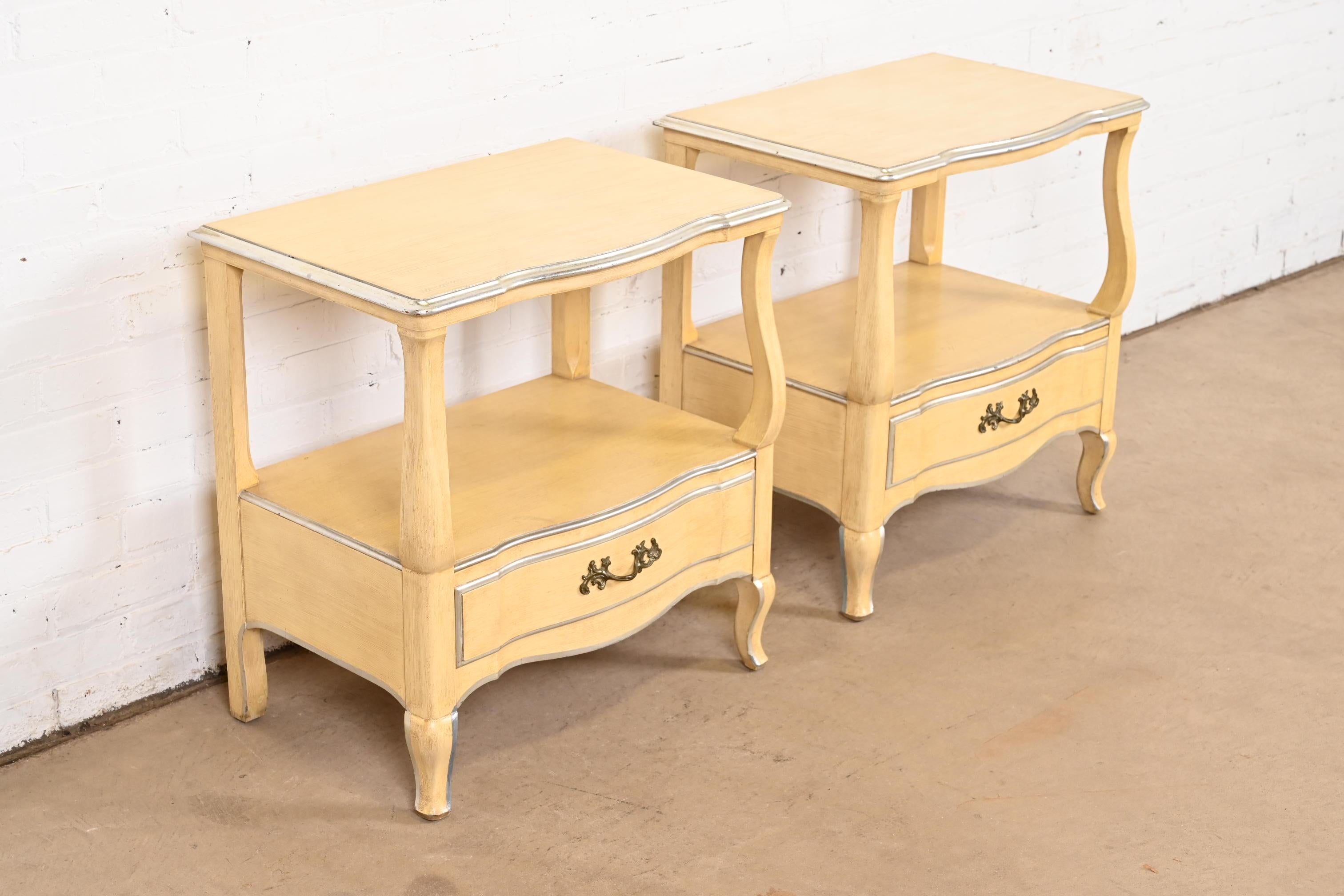 John Widdicomb French Provincial Louis XV Nightstands, 1950s In Good Condition For Sale In South Bend, IN