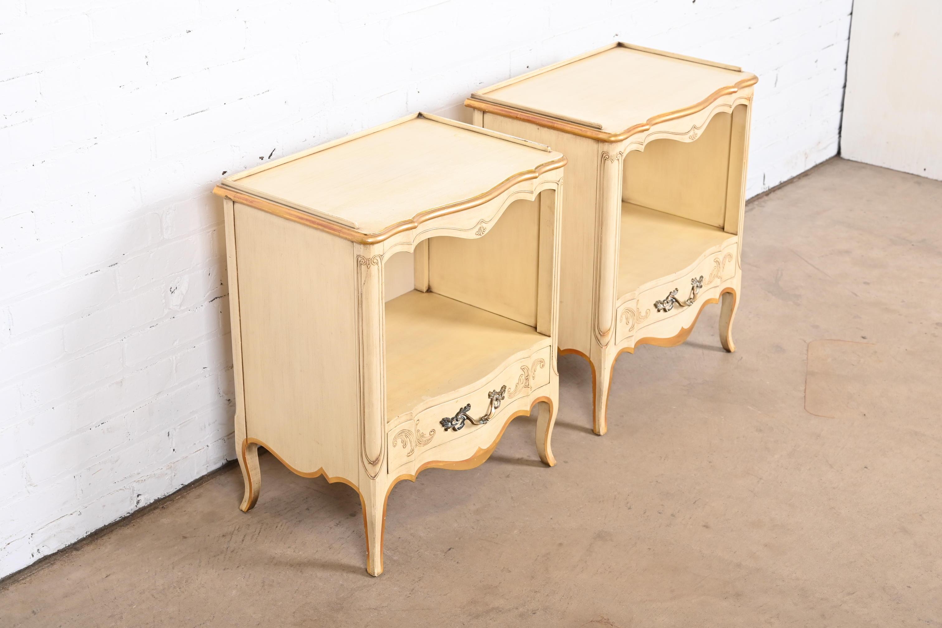 John Widdicomb French Provincial Louis XV Nightstands, Circa 1950s In Good Condition In South Bend, IN