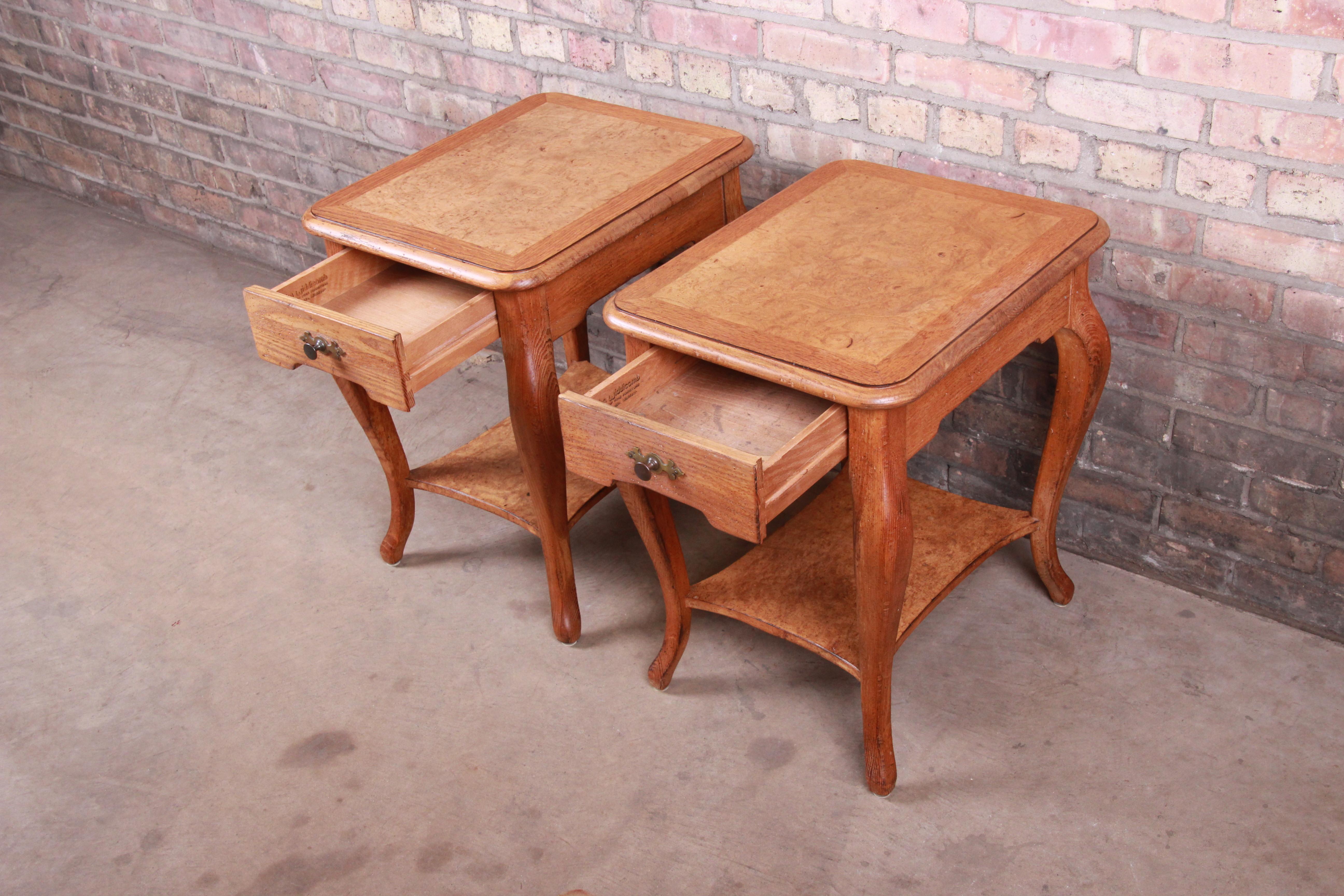 John Widdicomb French Provincial Louis XV Oak and Burl Wood Nightstands, Pair For Sale 4