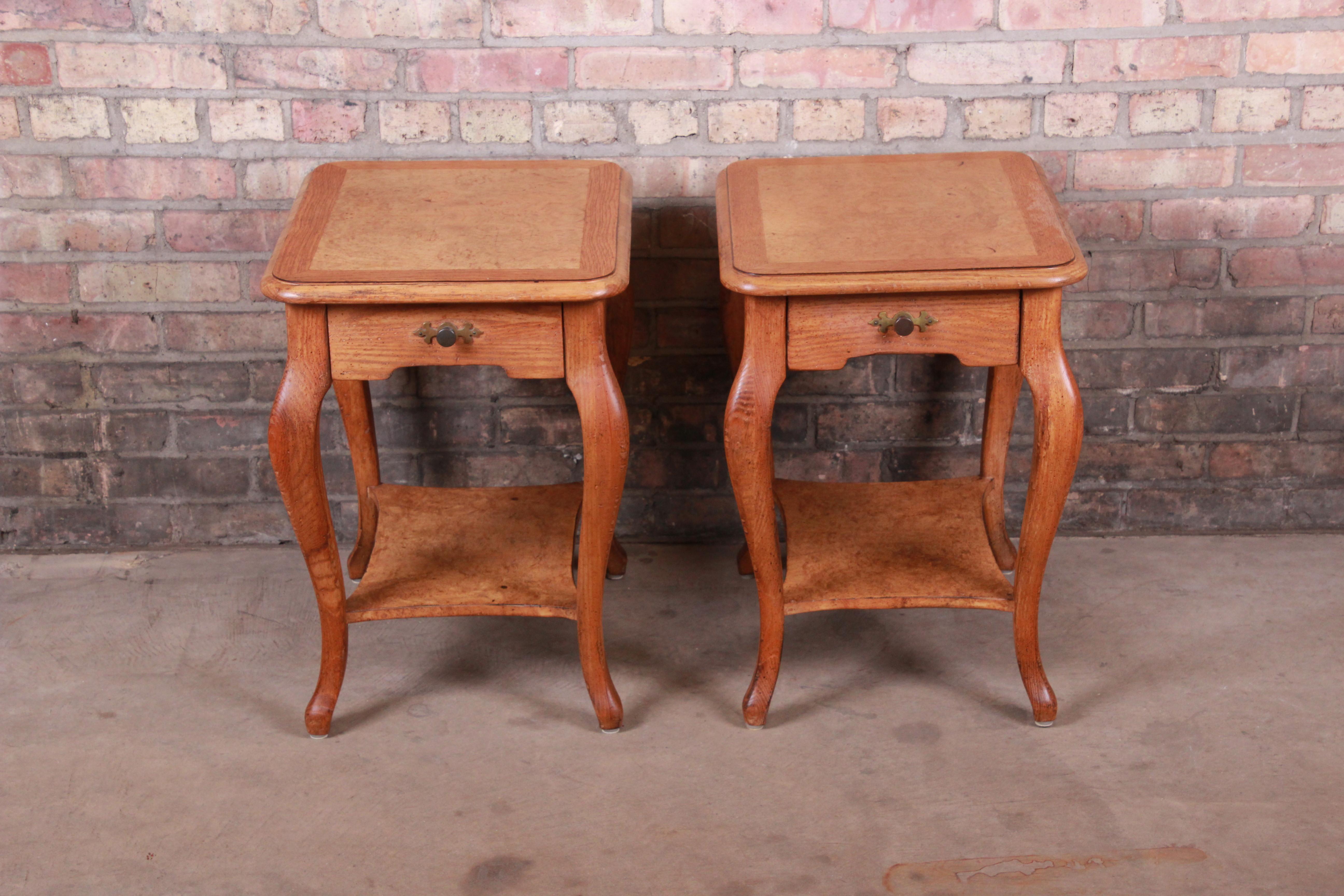 A gorgeous pair of French Provincial Louis XV style nightstands

By John Widdicomb

USA, circa 1960s

Solid oak, with burl wood tops and original brass hardware.

Measures: 16.25