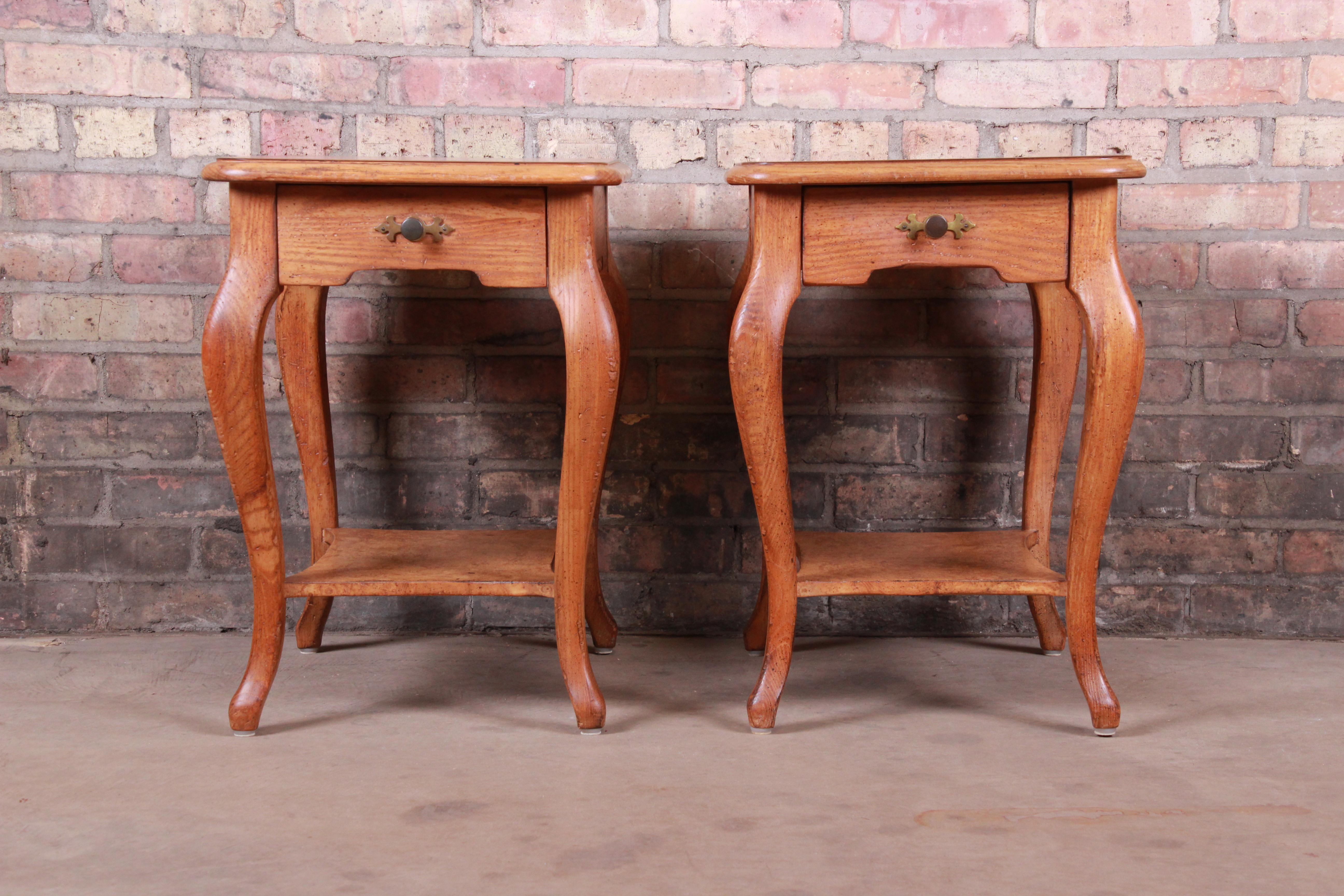 American John Widdicomb French Provincial Louis XV Oak and Burl Wood Nightstands, Pair For Sale