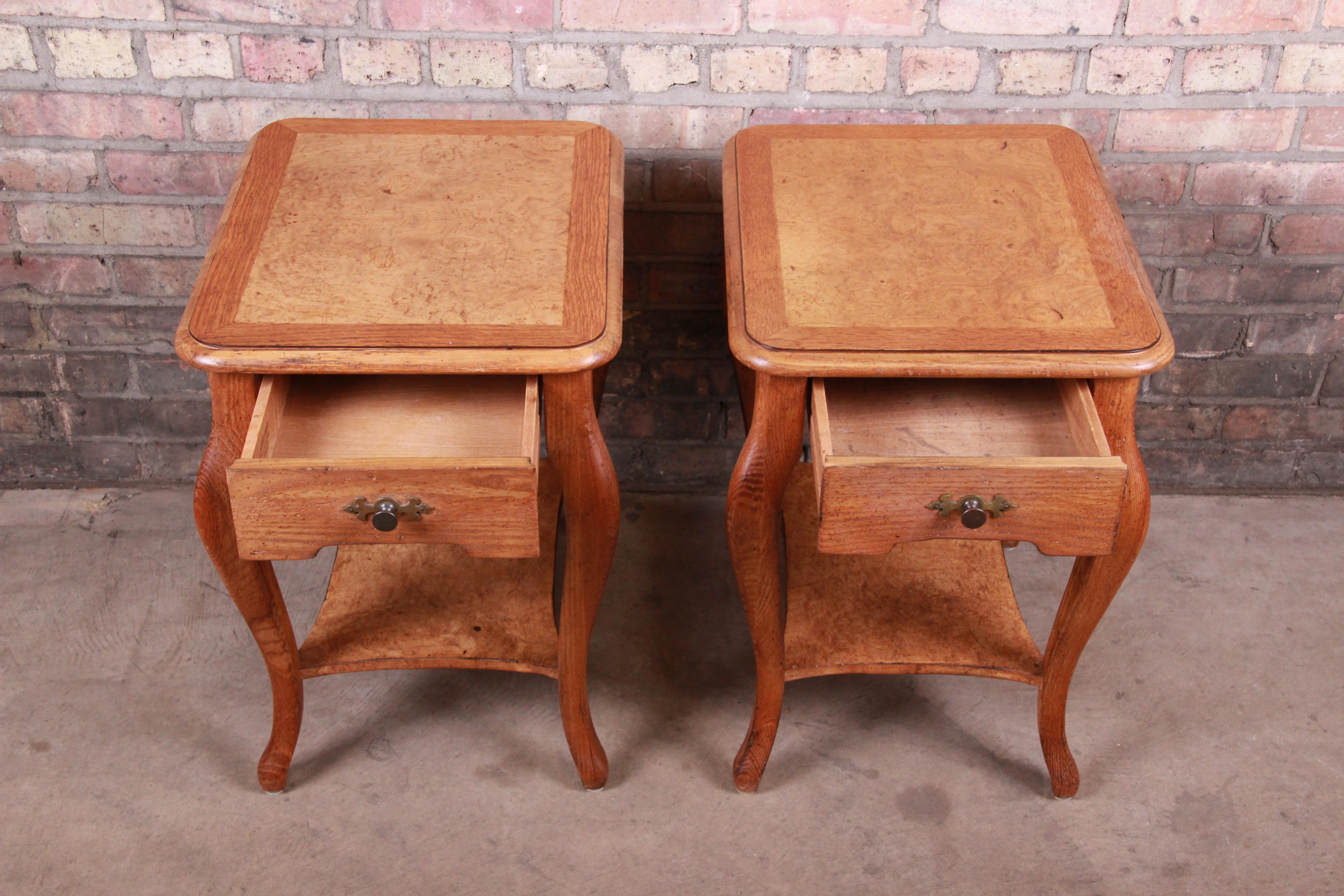 John Widdicomb French Provincial Louis XV Oak and Burl Wood Nightstands, Pair For Sale 3