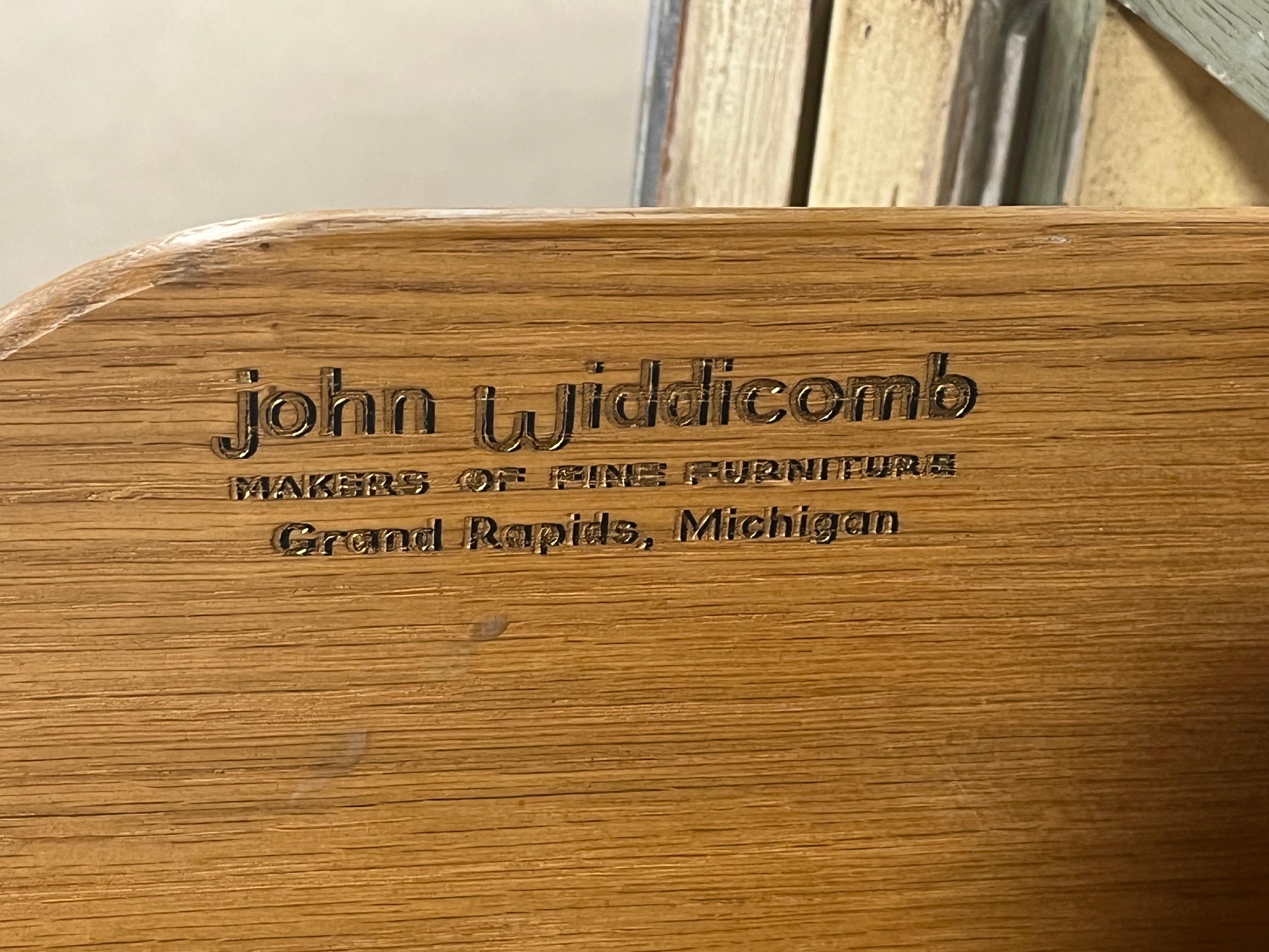 Cómoda pintada estilo Luis XV John Widdicomb, circa años 50 en venta 1