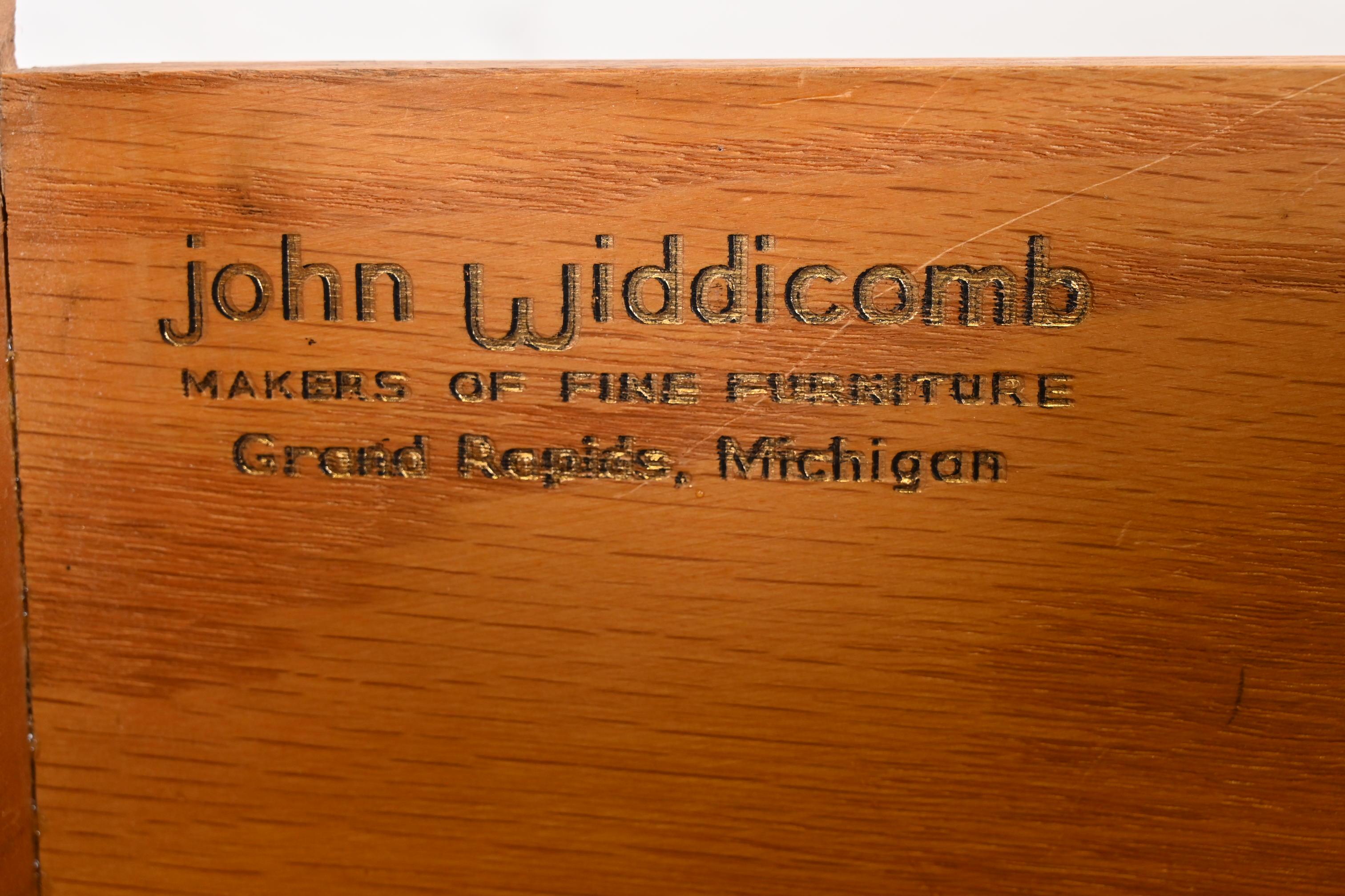 John Widdicomb - Comò dipinto in stile Luigi XV, circa anni '50 in vendita 1